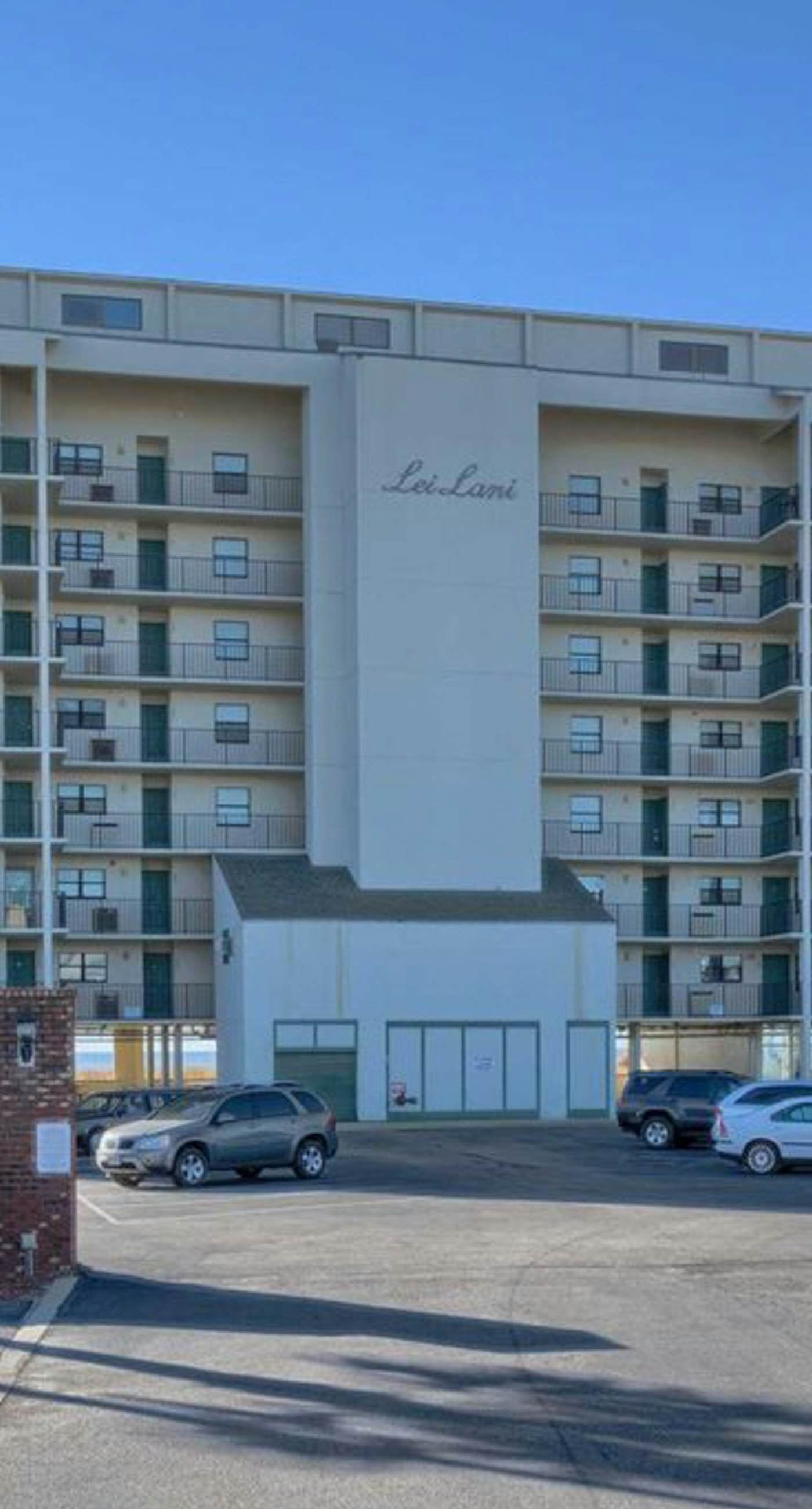 Beachfront Condo with Gorgeous Gulf View, Balcony & Shared Pools