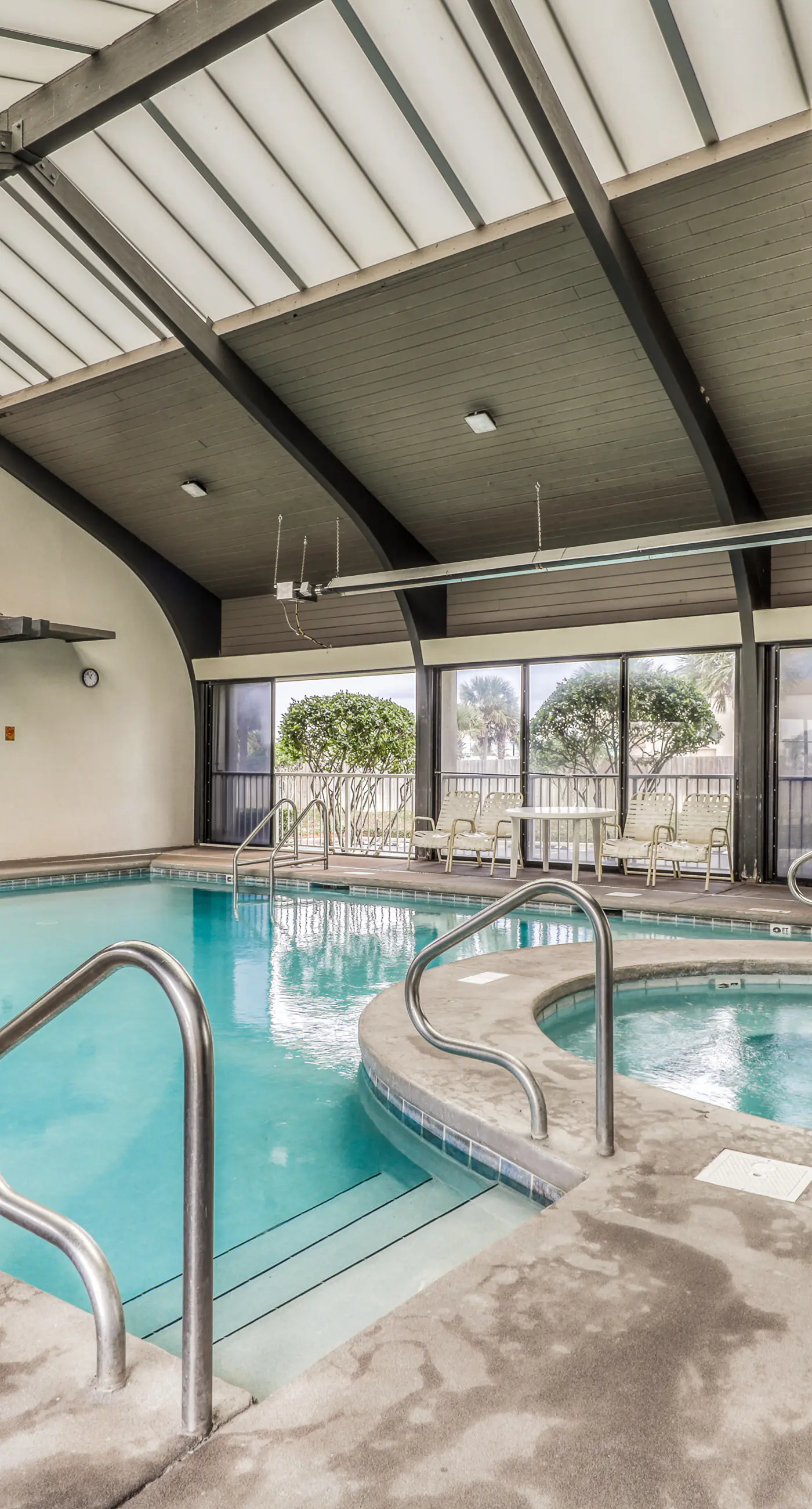 Gulf-front condo with shaded deck, AC, pools, hot tub, tennis & Gym