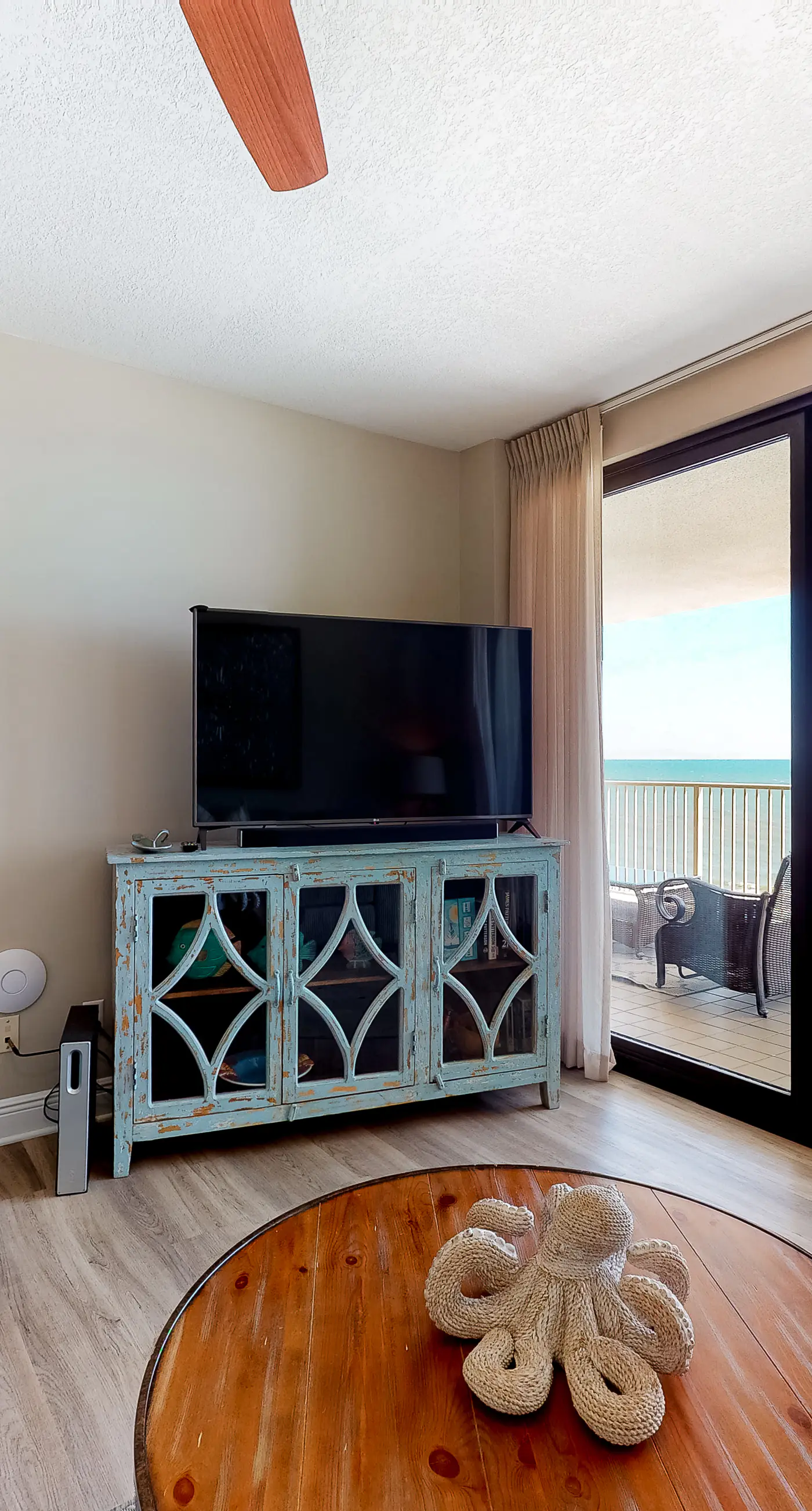 Gulf-front condo with shaded deck, AC, pools, hot tub, tennis & Gym