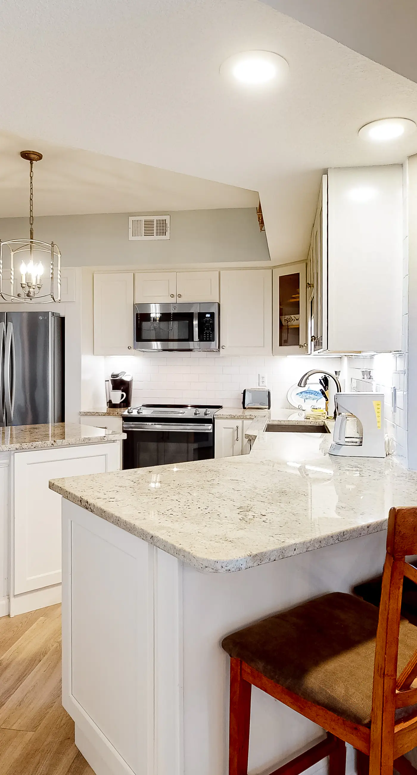 Gulf-front condo with shaded deck, AC, pools, hot tub, tennis & Gym