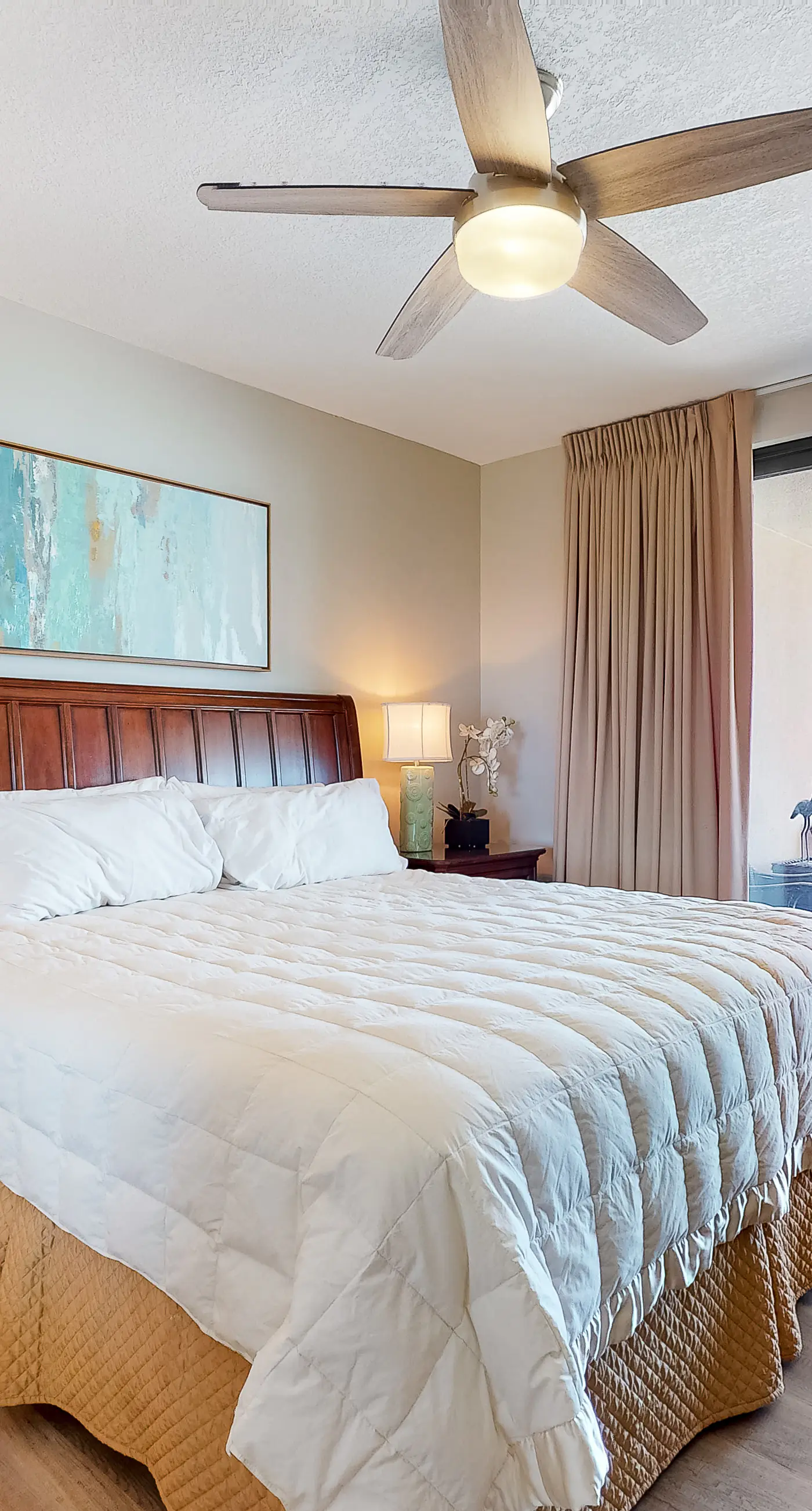 Gulf-front condo with shaded deck, AC, pools, hot tub, tennis & Gym