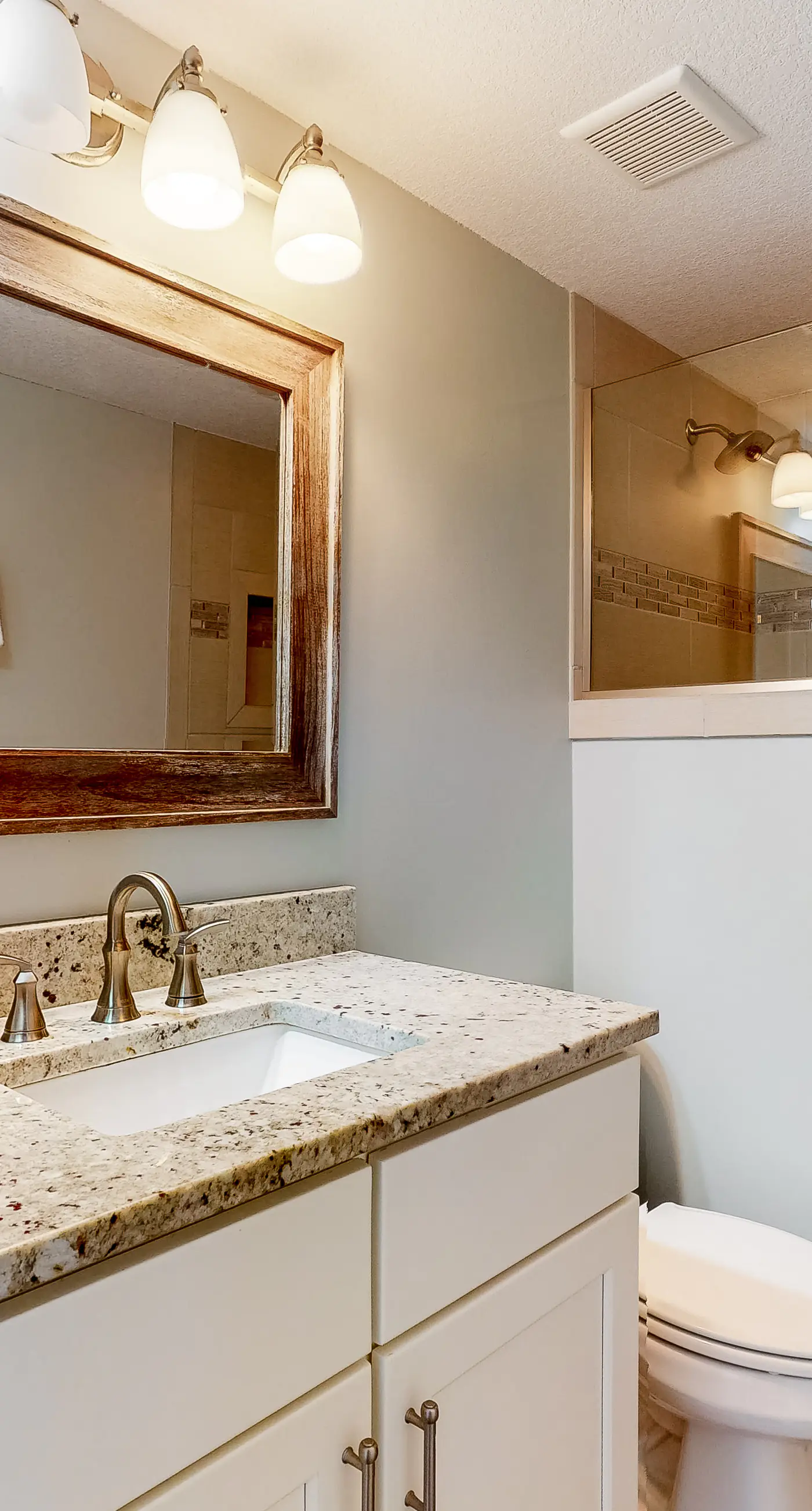 Gulf-front condo with shaded deck, AC, pools, hot tub, tennis & Gym