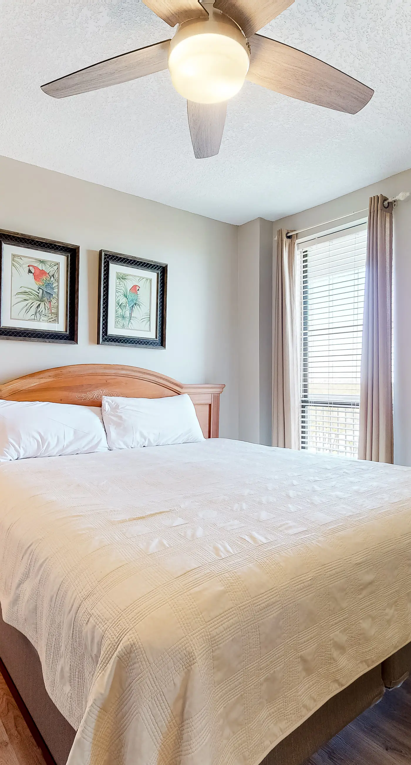 Gulf-front condo with shaded deck, AC, pools, hot tub, tennis & Gym