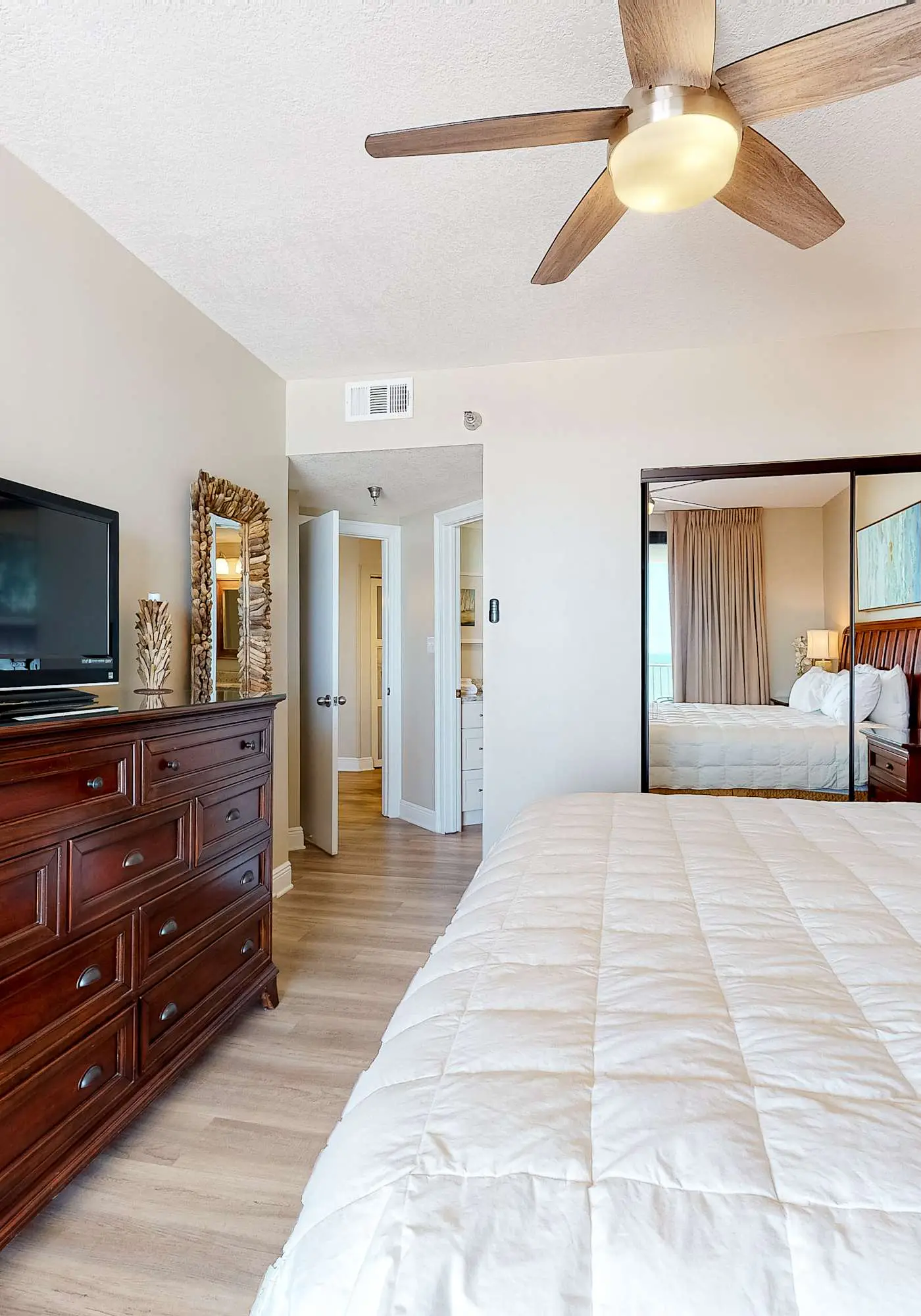 Gulf-front condo with shaded deck, AC, pools, hot tub, tennis & Gym
