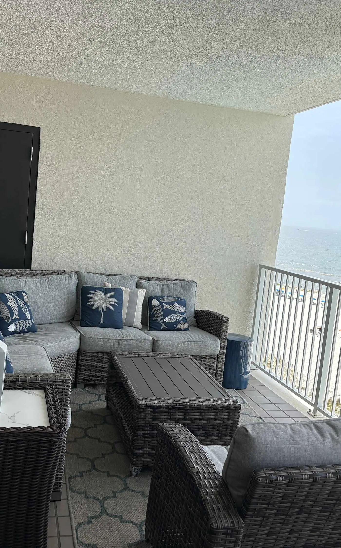 Gulf-front condo with shaded deck, AC, pools, hot tub, tennis & Gym