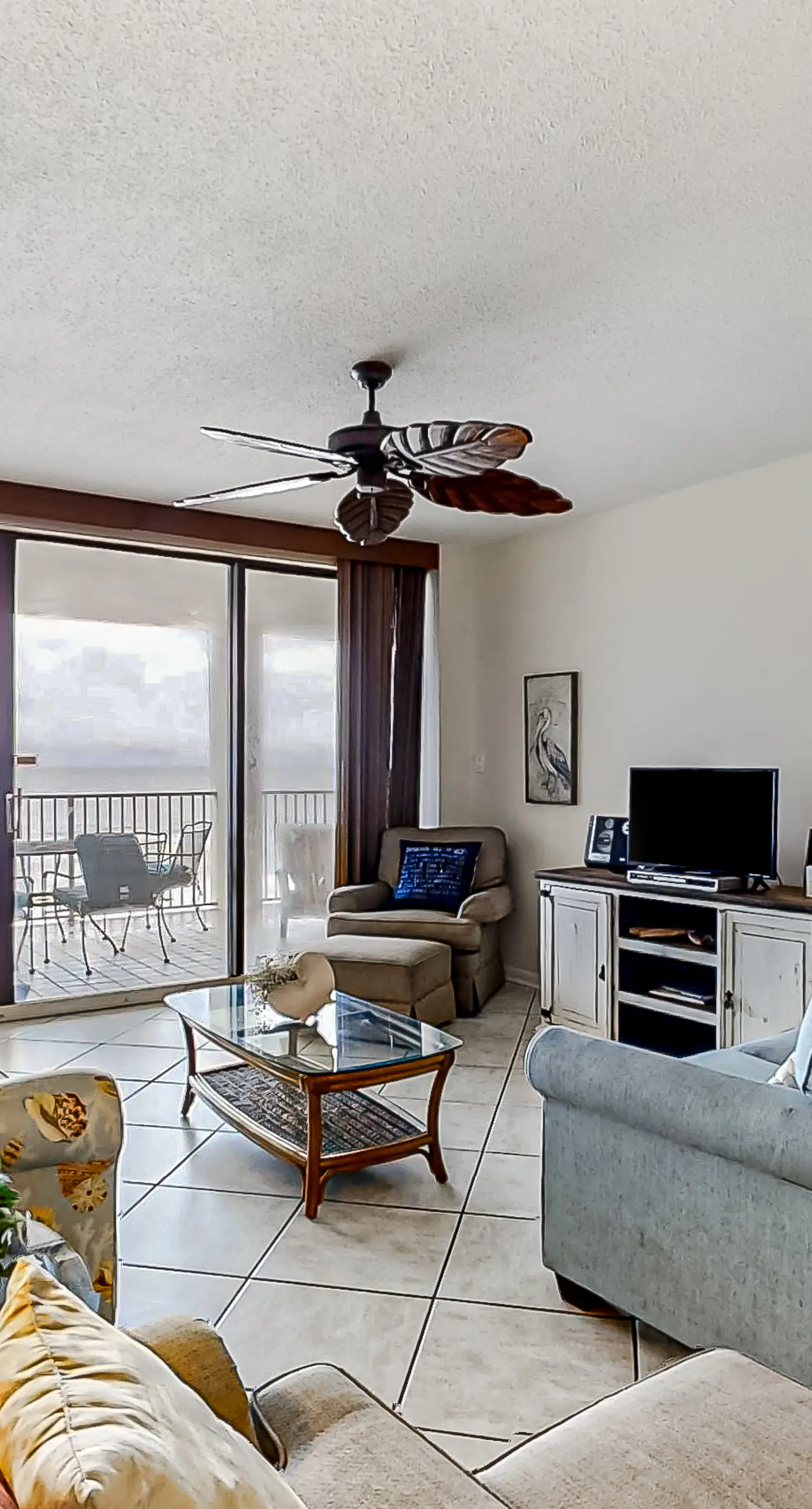 Gulf-front condo with beach view, deck, AC, pools, hot tub & tennis