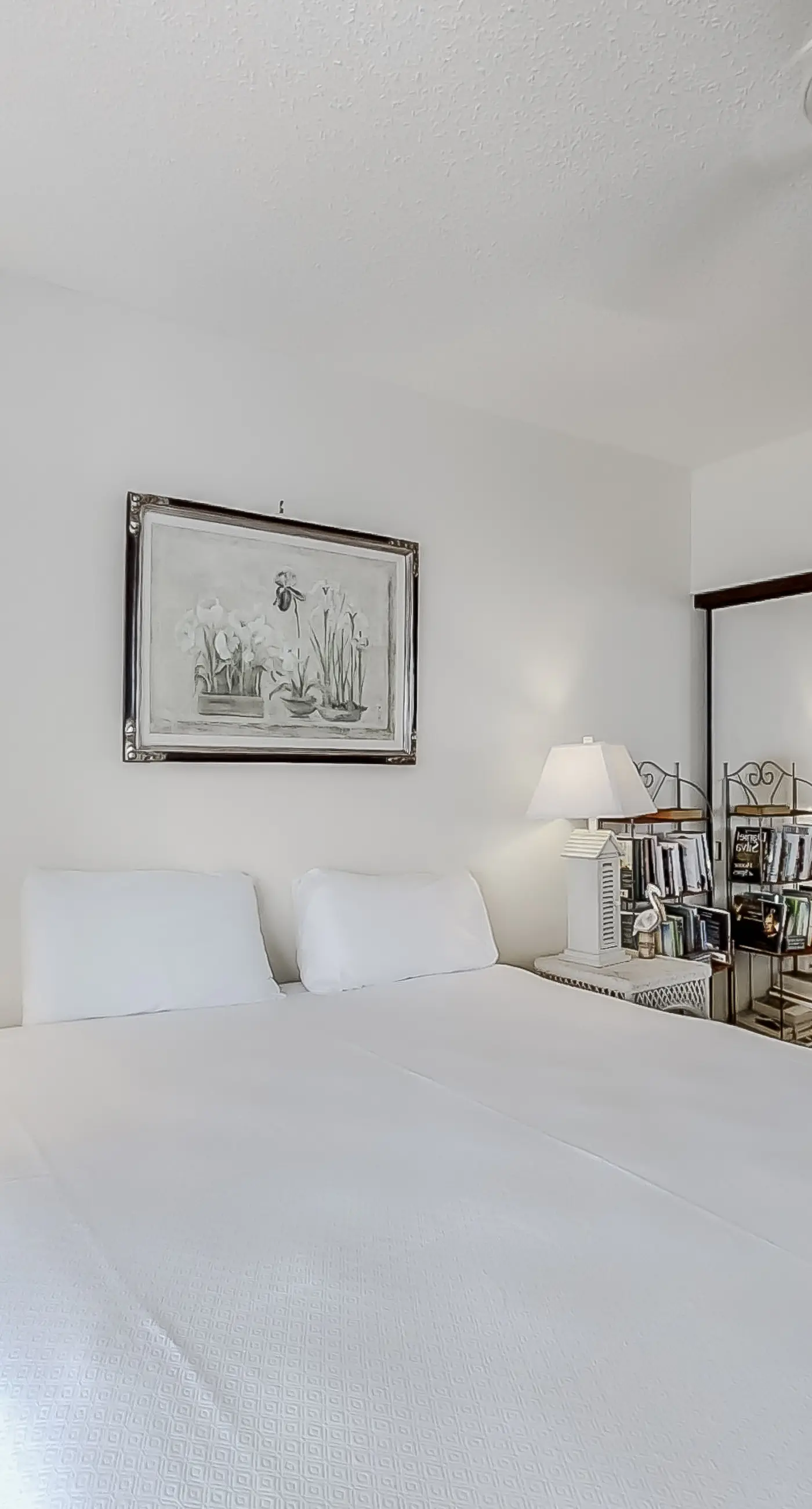 Gulf-front condo with beach view, deck, AC, pools, hot tub & tennis