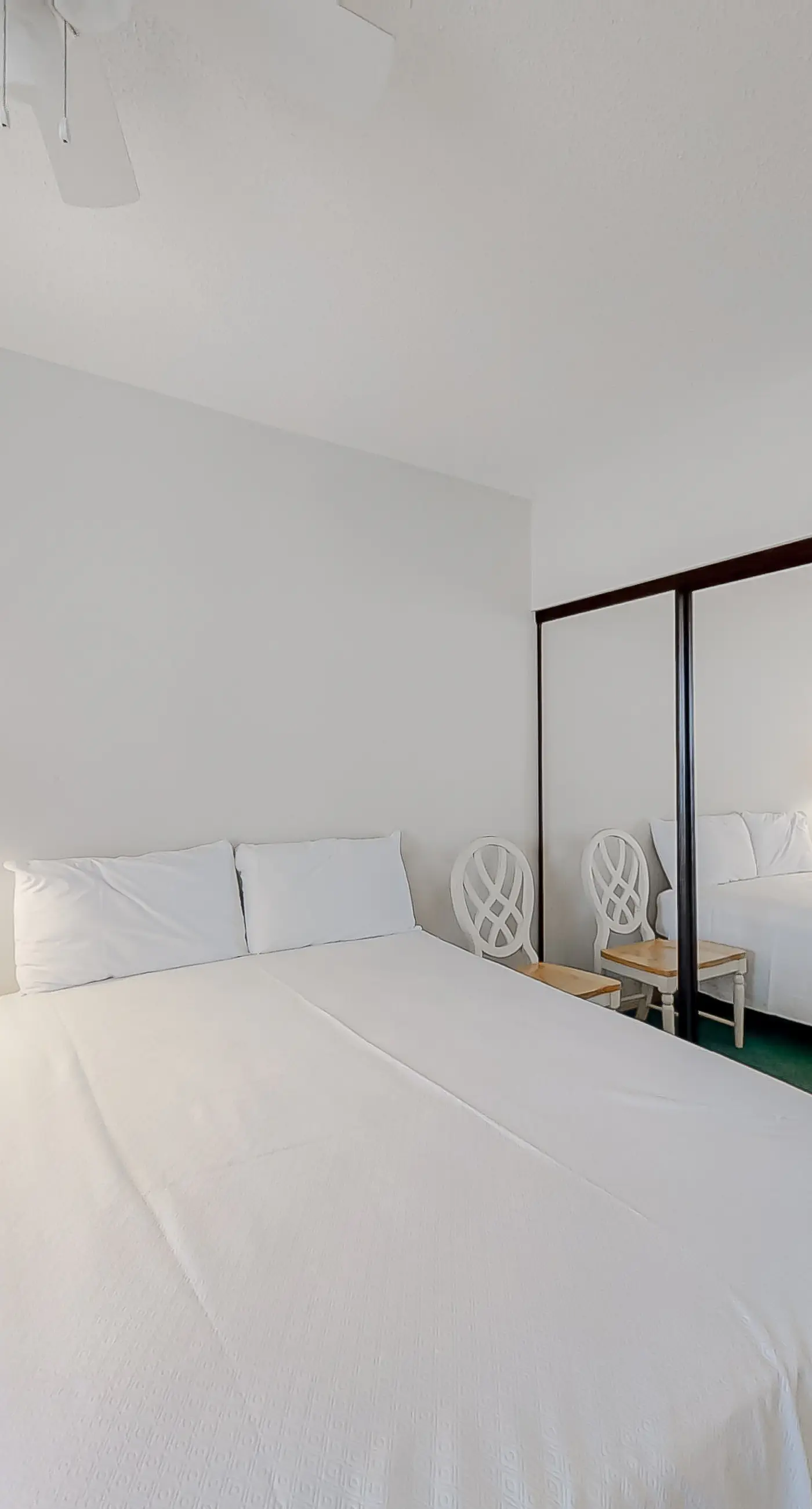 Gulf-front condo with beach view, deck, AC, pools, hot tub & tennis