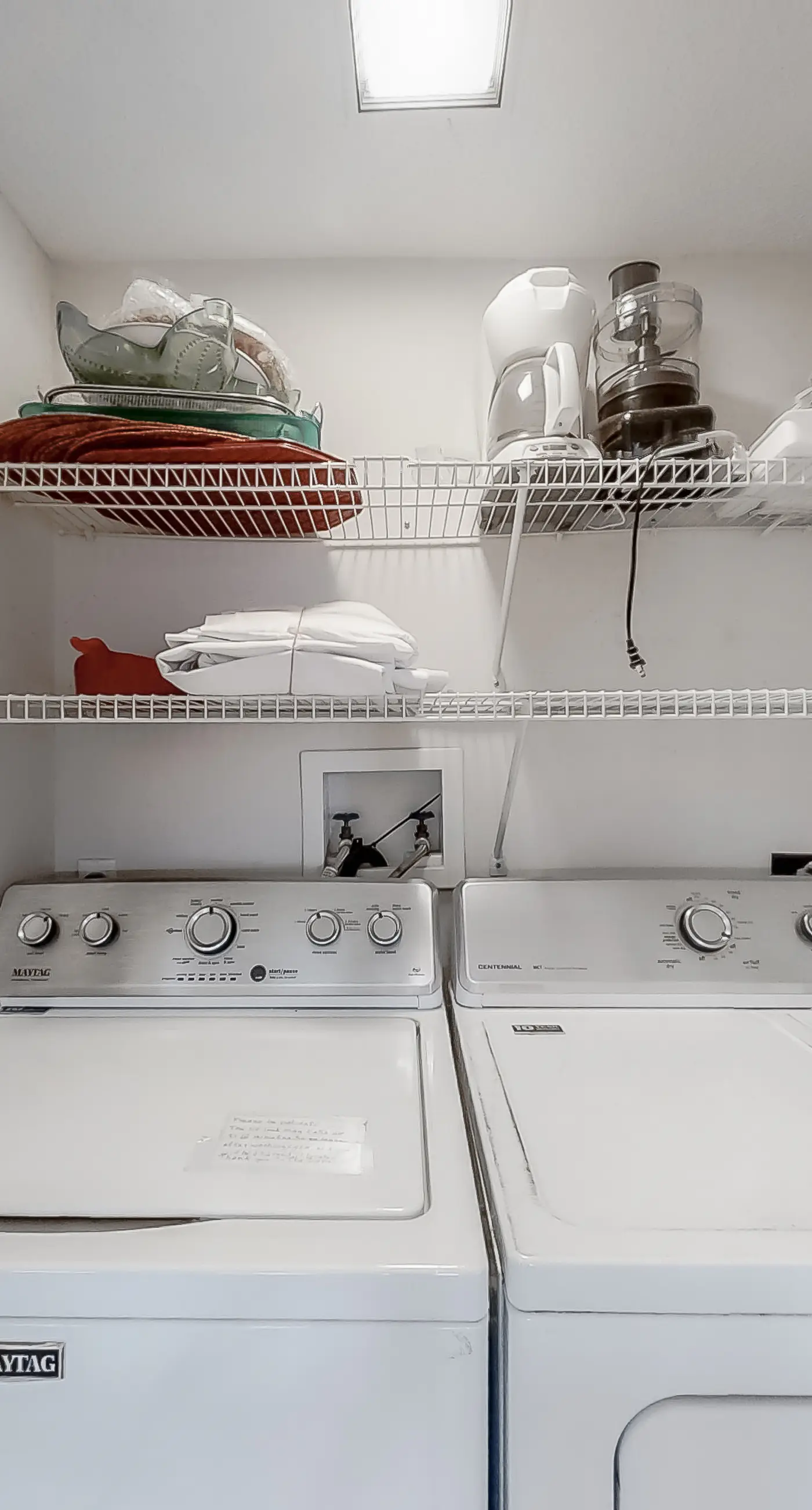 Gulf-front condo with beach view, deck, AC, pools, hot tub & tennis