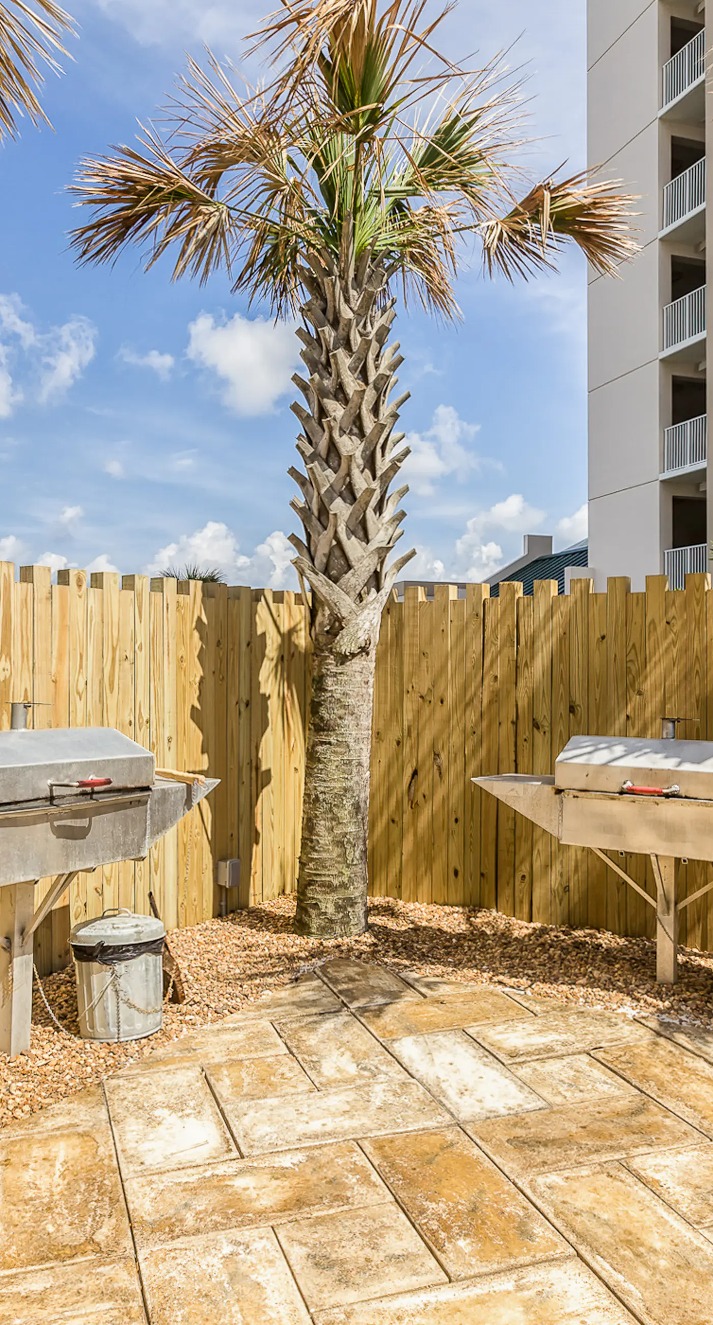 Gulf-front condo with beach view, deck, AC, pools, hot tub & tennis