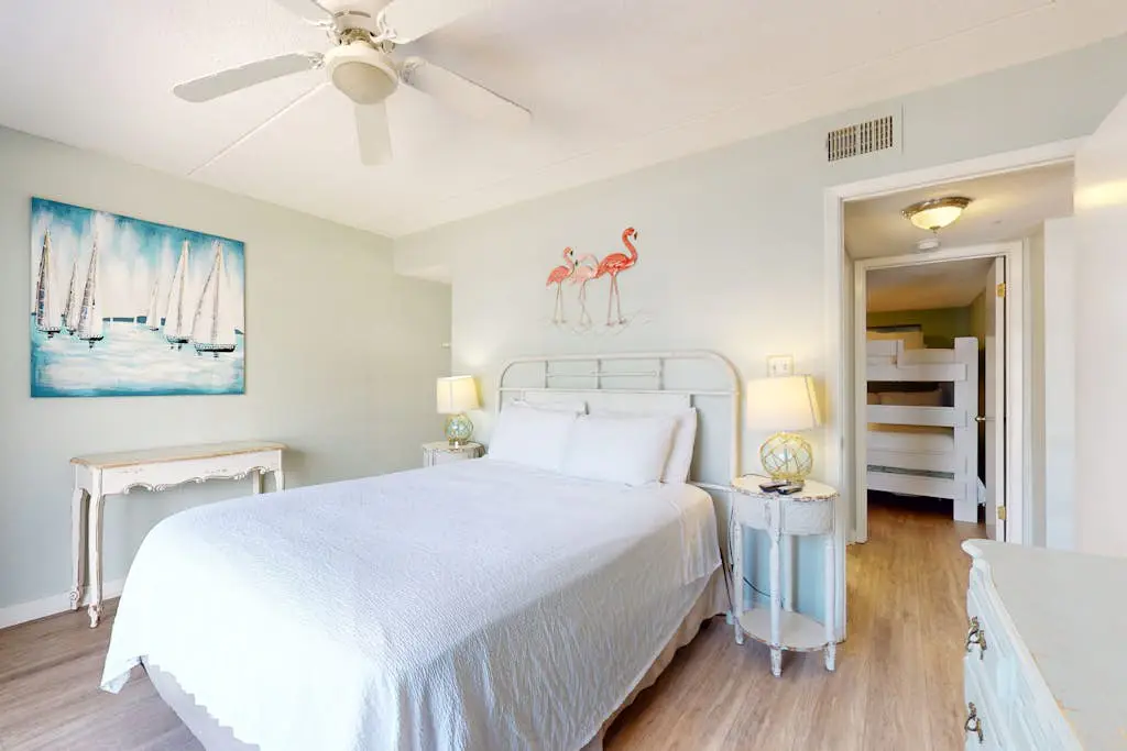 Gulf-front condo with beach view, deck, AC, pools, hot tub & tennis