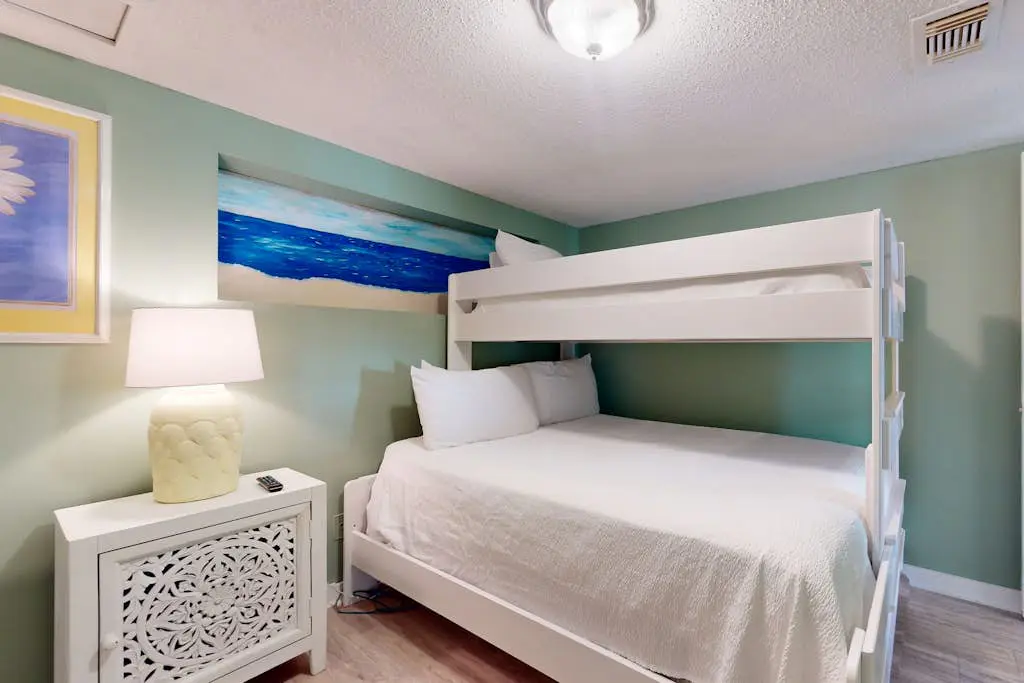 Gulf-front condo with beach view, deck, AC, pools, hot tub & tennis