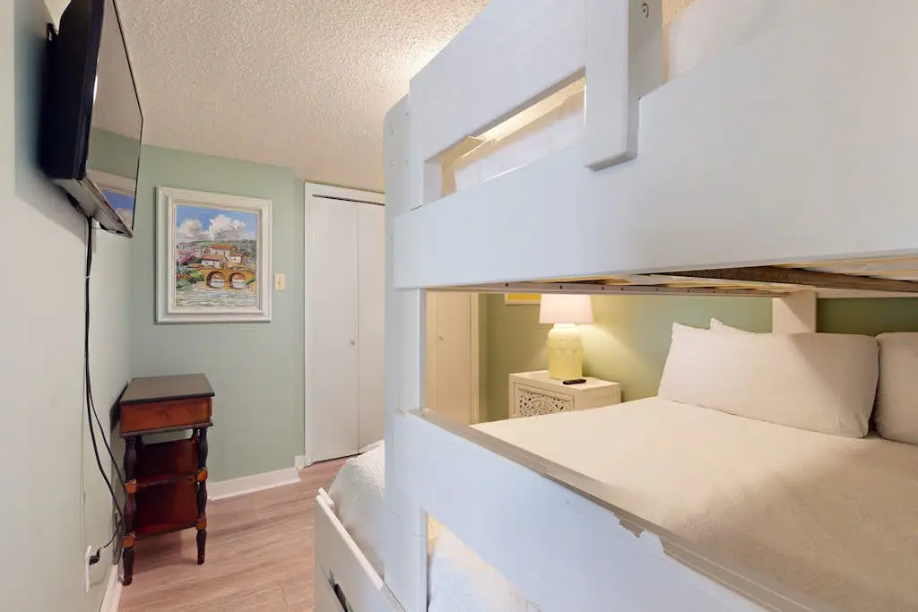 Gulf-front condo with beach view, deck, AC, pools, hot tub & tennis