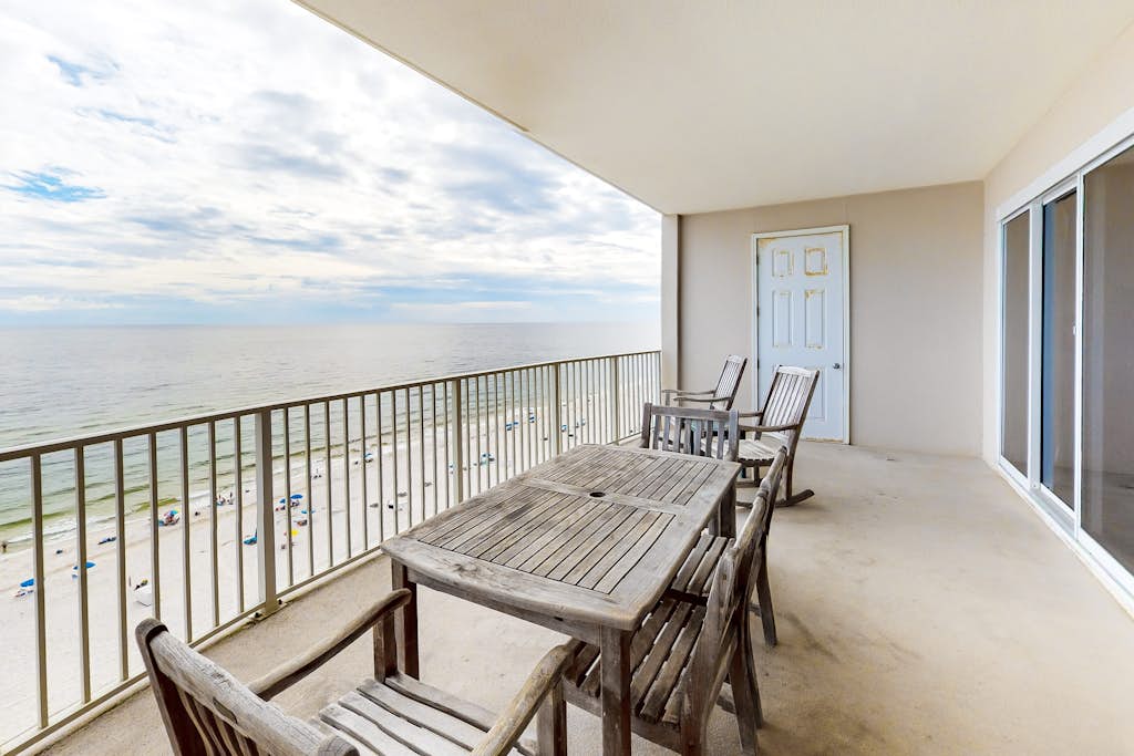 Beachfront condo with Gulf view, balcony, pools, hot tubs & gym access