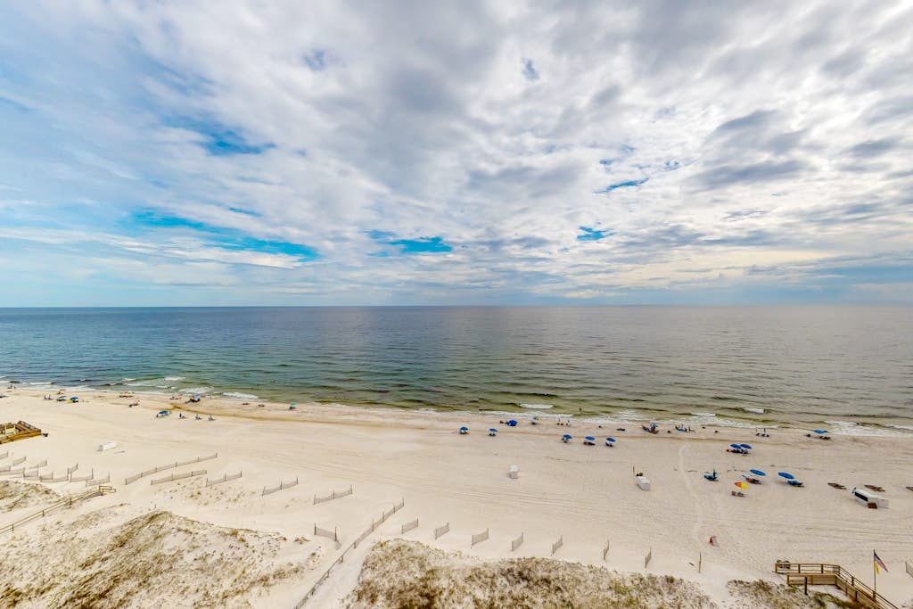 Beachfront condo with Gulf view, balcony, pools, hot tubs & gym access