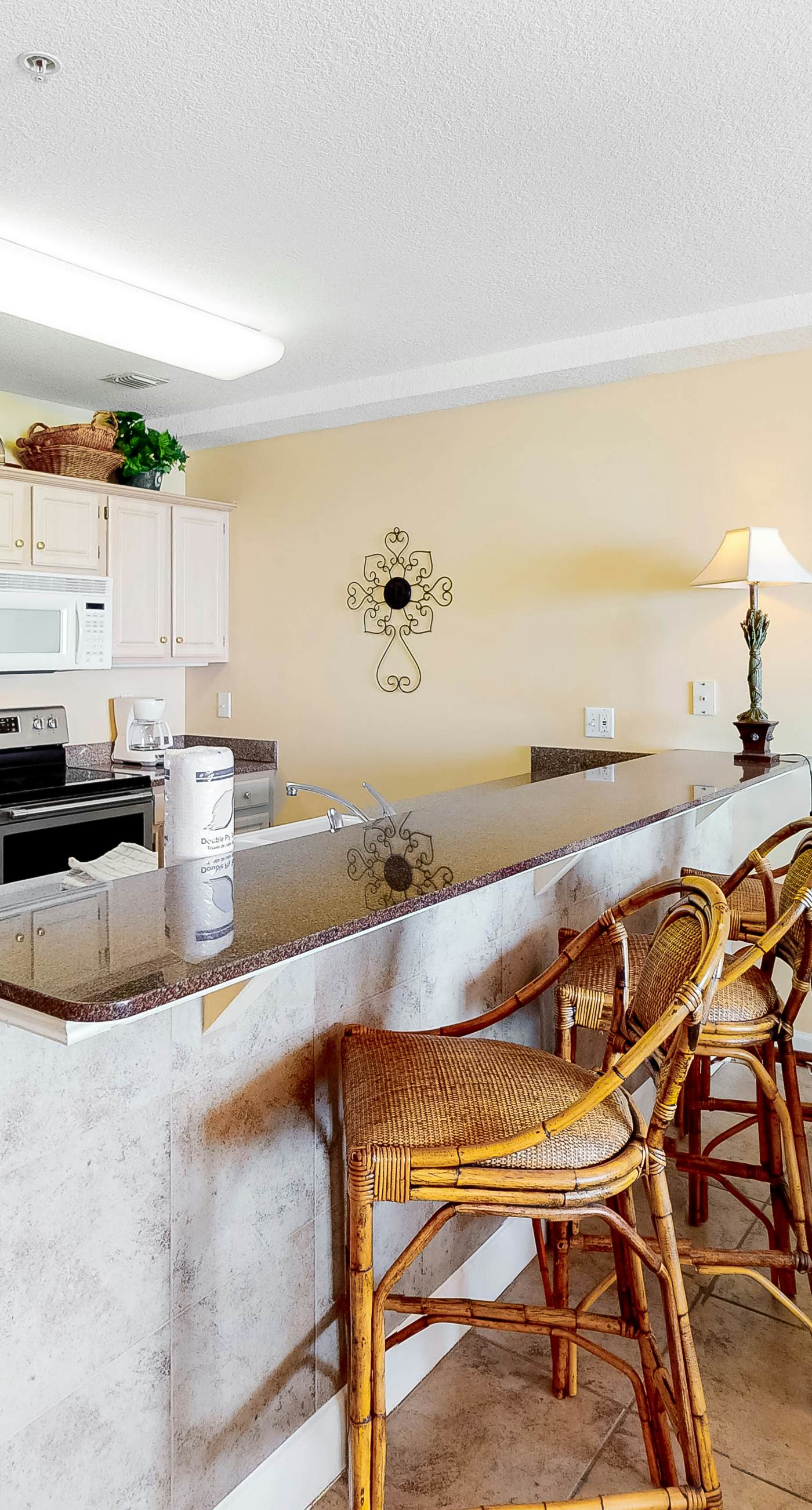 Beachfront condo with Gulf view, balcony, pools, hot tubs & gym access