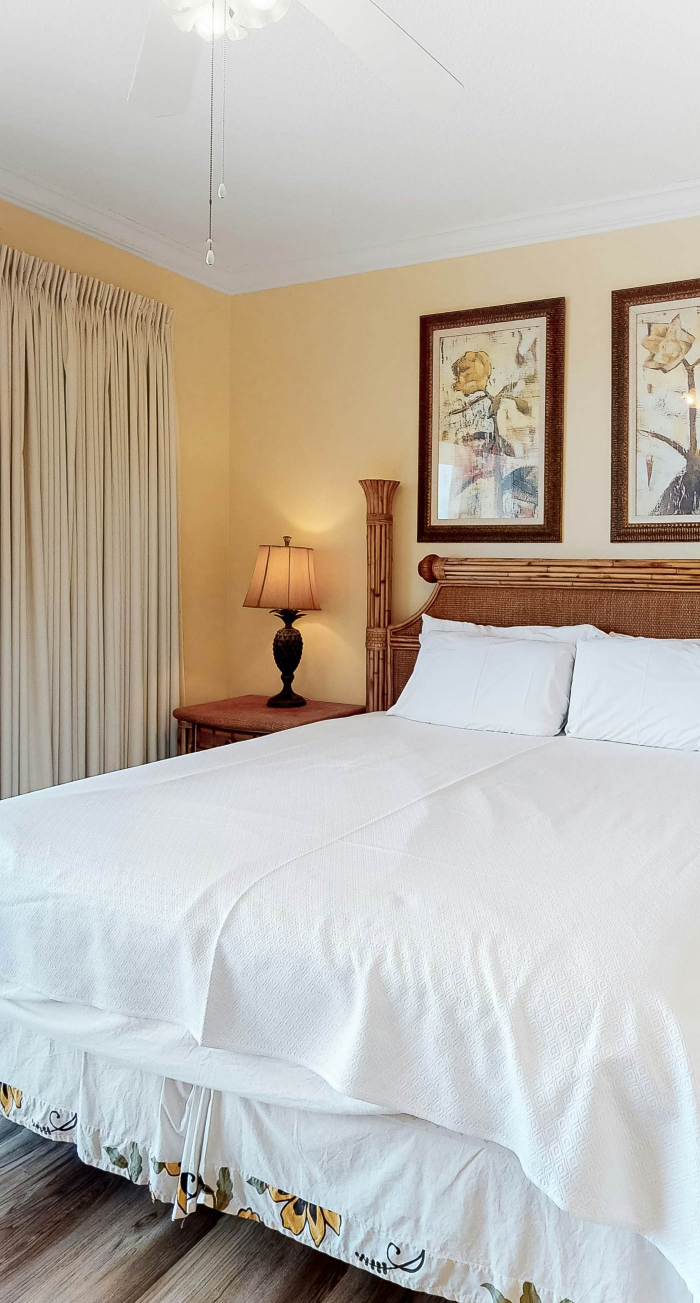 Beachfront condo with Gulf view, balcony, pools, hot tubs & gym access