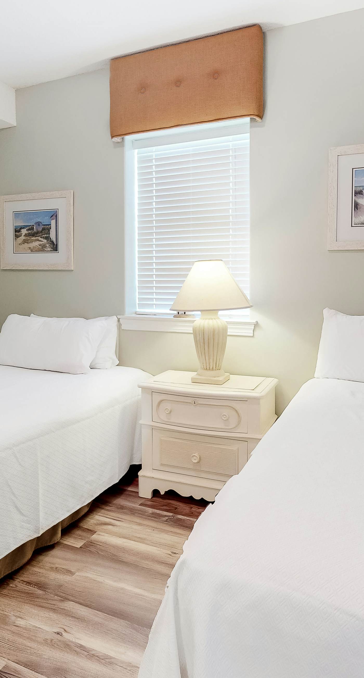 Beachfront condo with Gulf view, balcony, pools, hot tubs & gym access