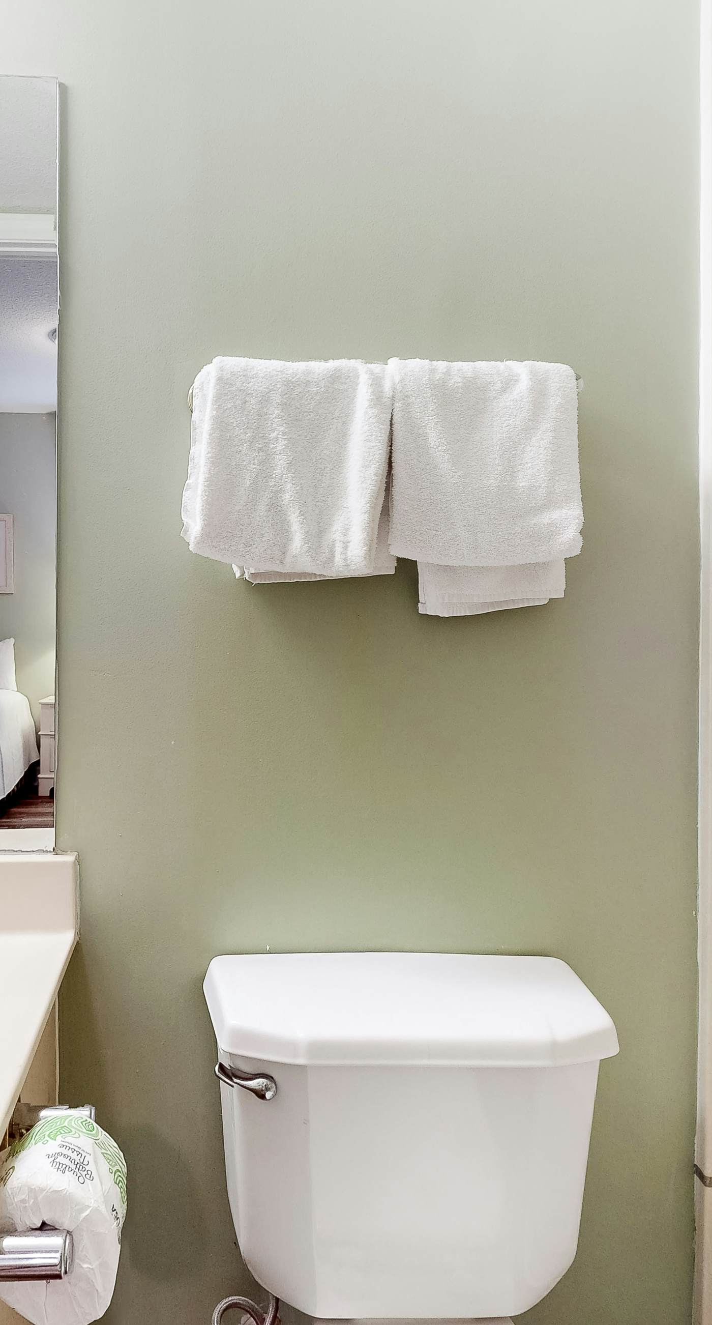 Beachfront condo with Gulf view, balcony, pools, hot tubs & gym access