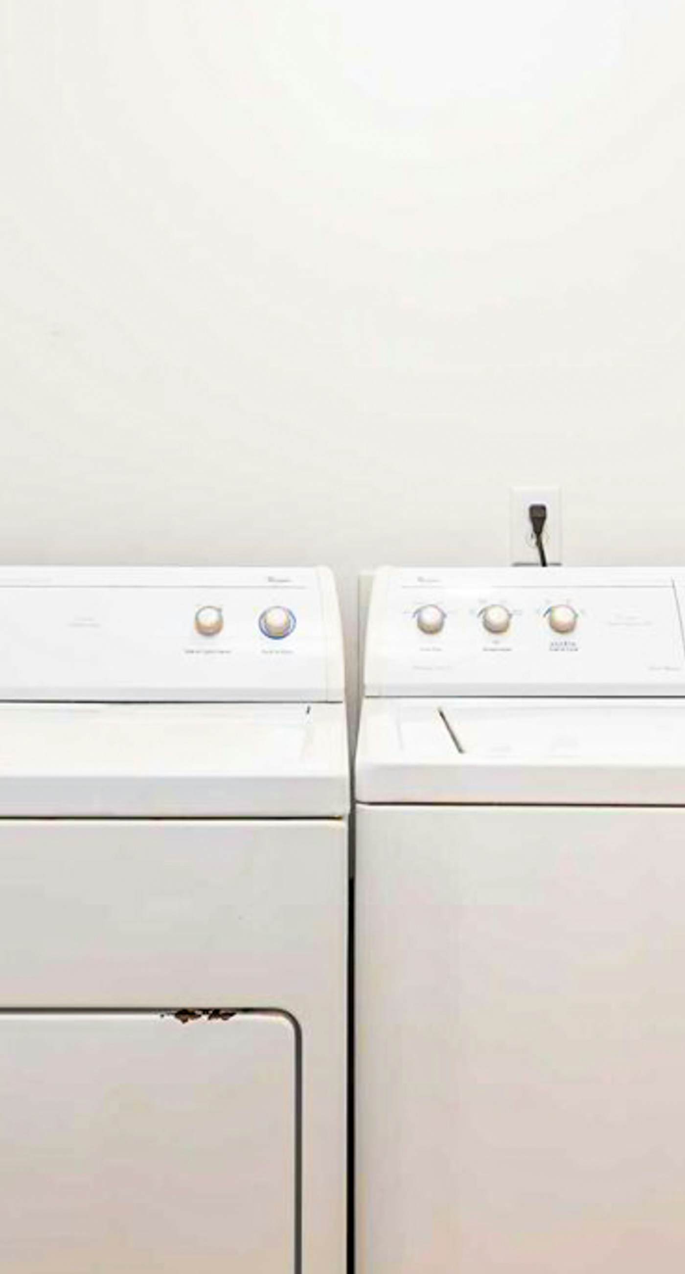 Beachfront condo with Gulf view, balcony, pools, hot tubs & gym access