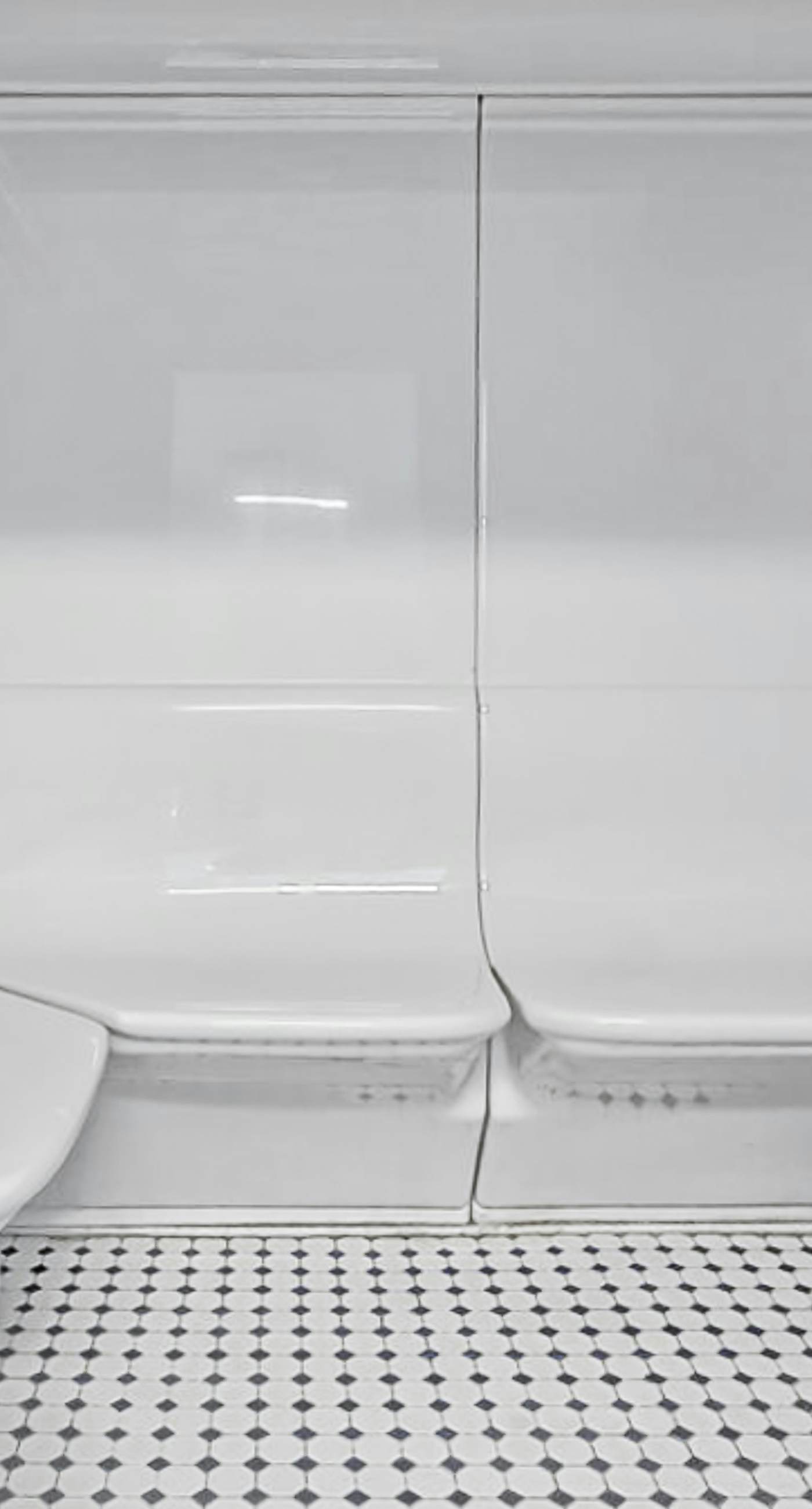 Beachfront condo with Gulf view, balcony, pools, hot tubs & gym access