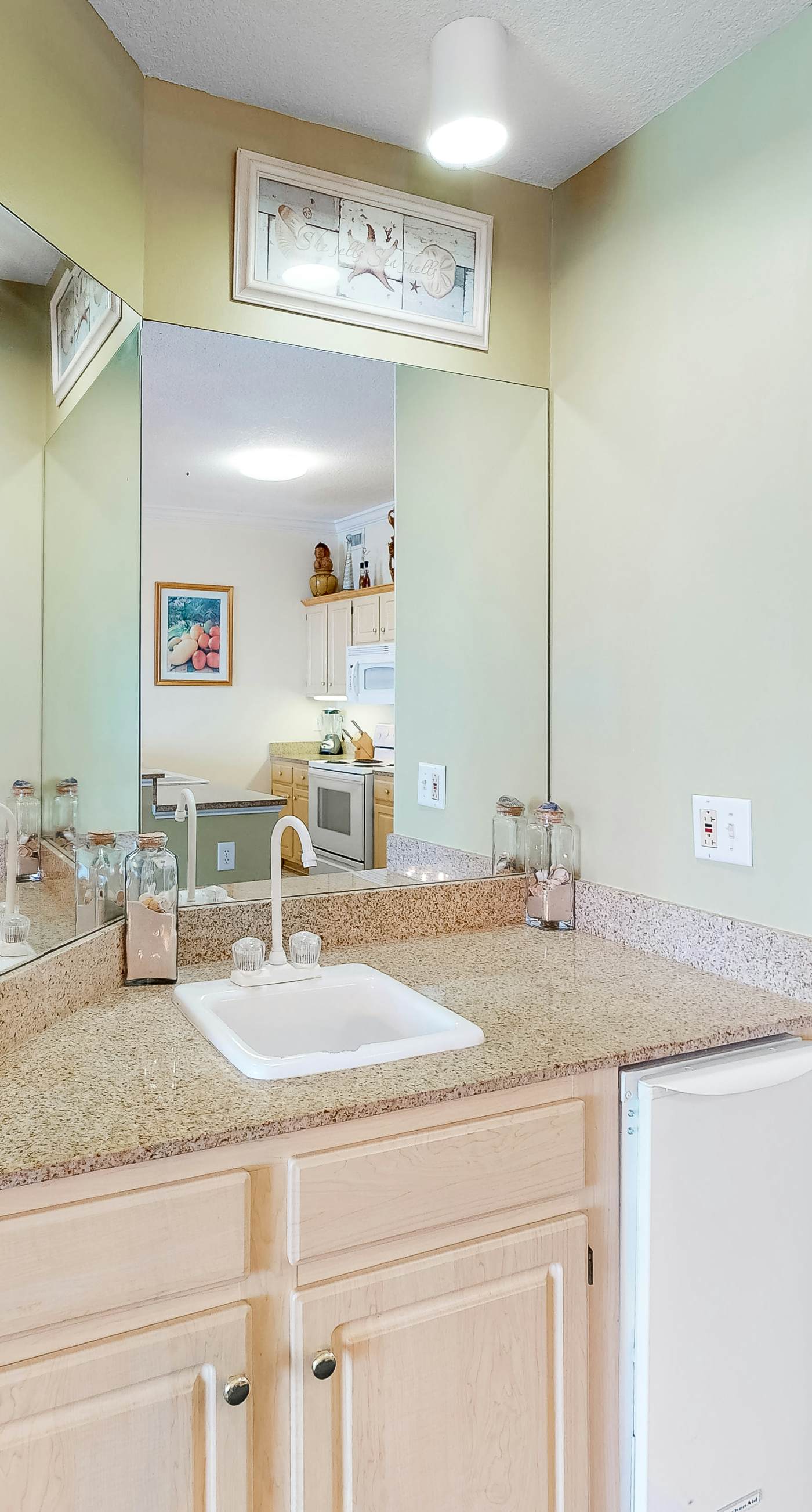 Gulf-front condo with shaded balcony, pools, hot tubs, gym & beach access