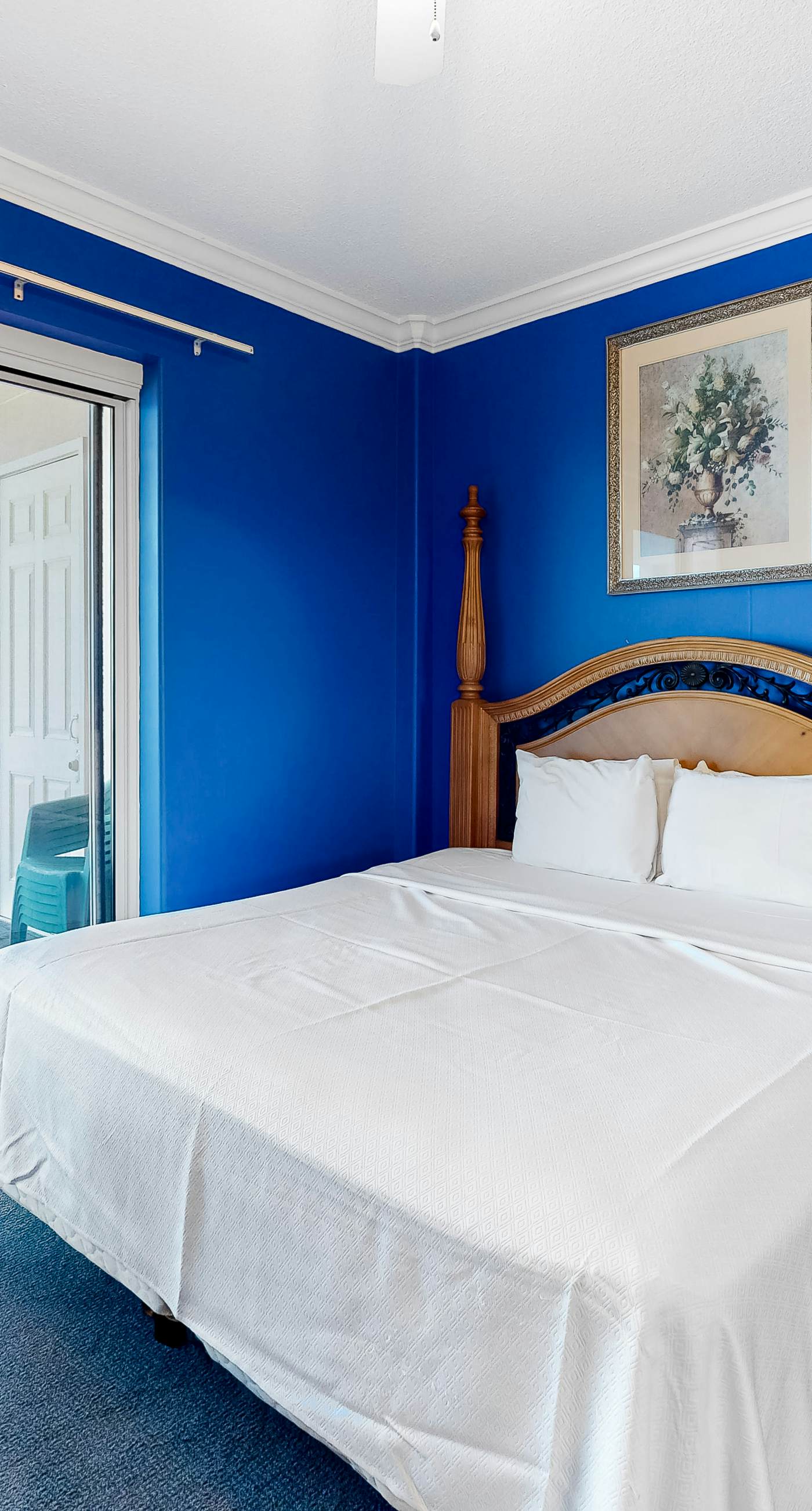 Gulf-front condo with shaded balcony, pools, hot tubs, gym & beach access