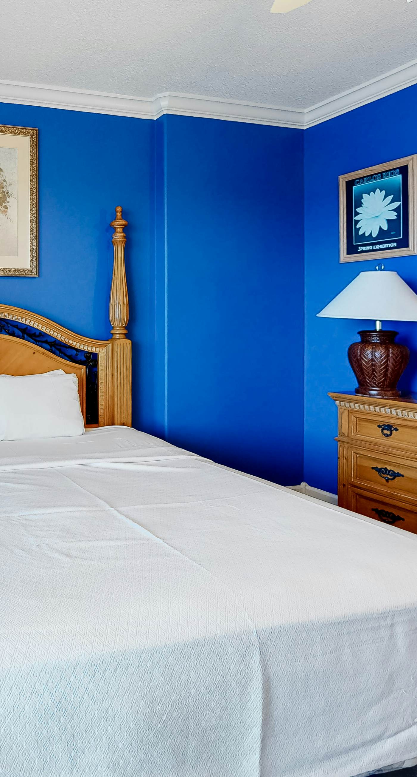 Gulf-front condo with shaded balcony, pools, hot tubs, gym & beach access