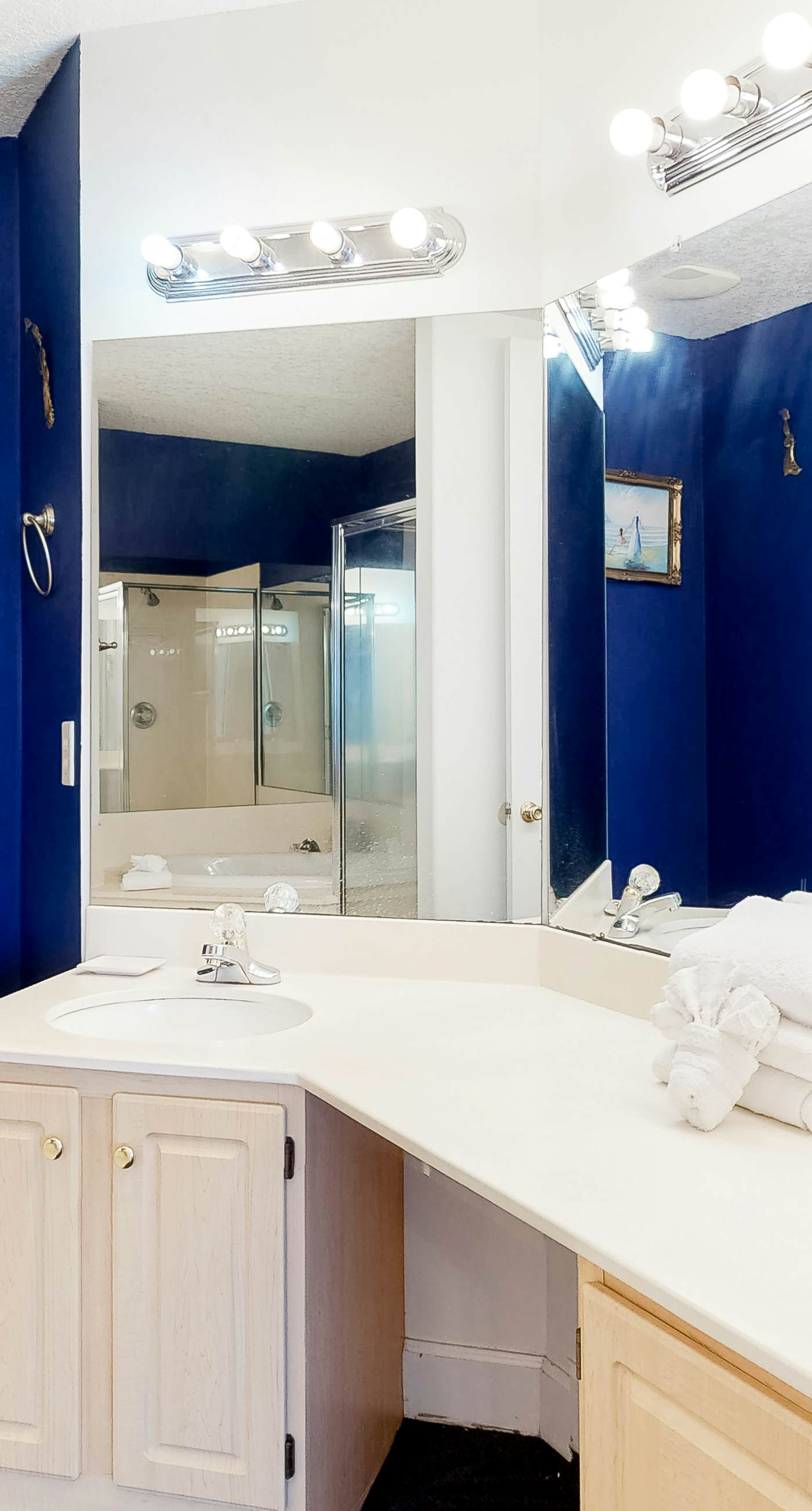 Gulf-front condo with shaded balcony, pools, hot tubs, gym & beach access