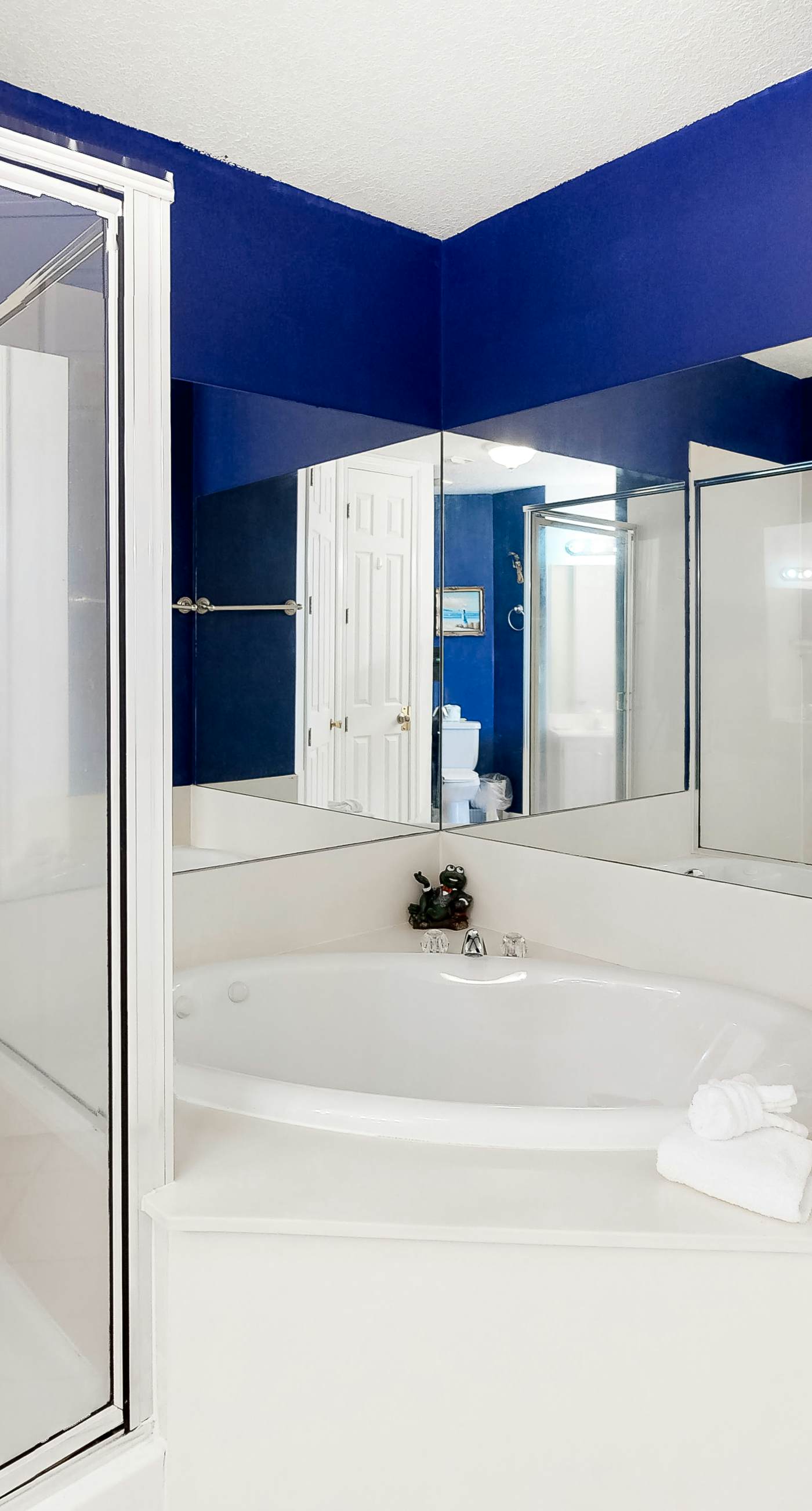 Gulf-front condo with shaded balcony, pools, hot tubs, gym & beach access