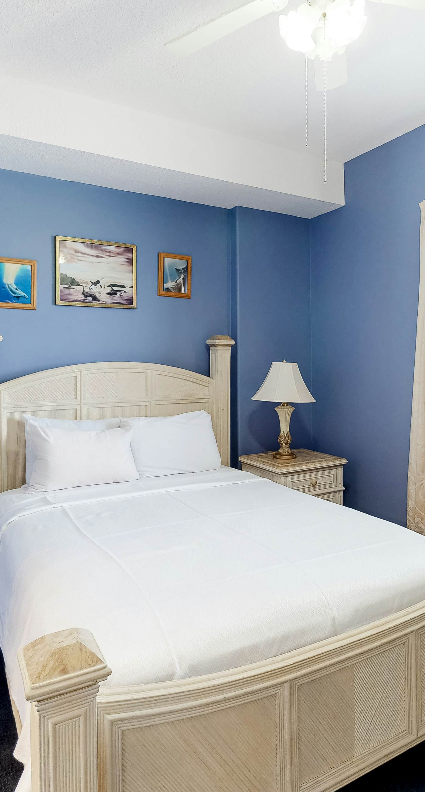 Gulf-front condo with shaded balcony, pools, hot tubs, gym & beach access