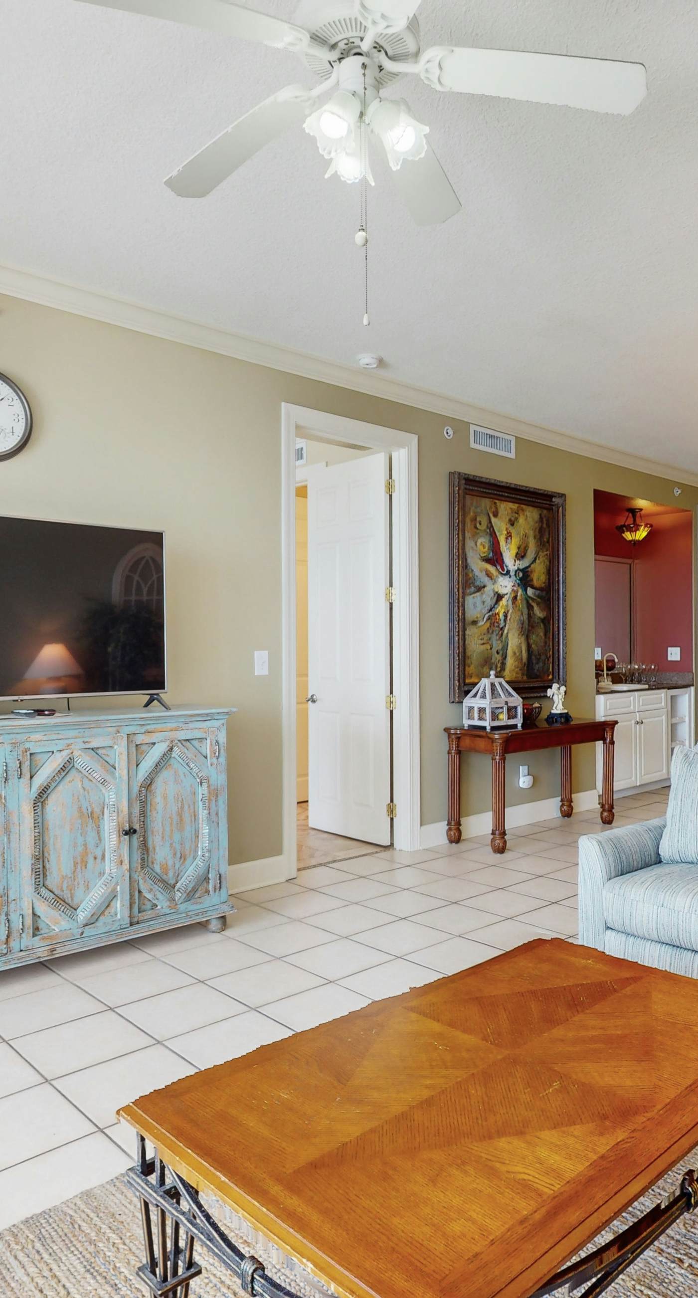 9th-floor, Gulf-front condo with balcony, pools, hot tubs, gym & beach access