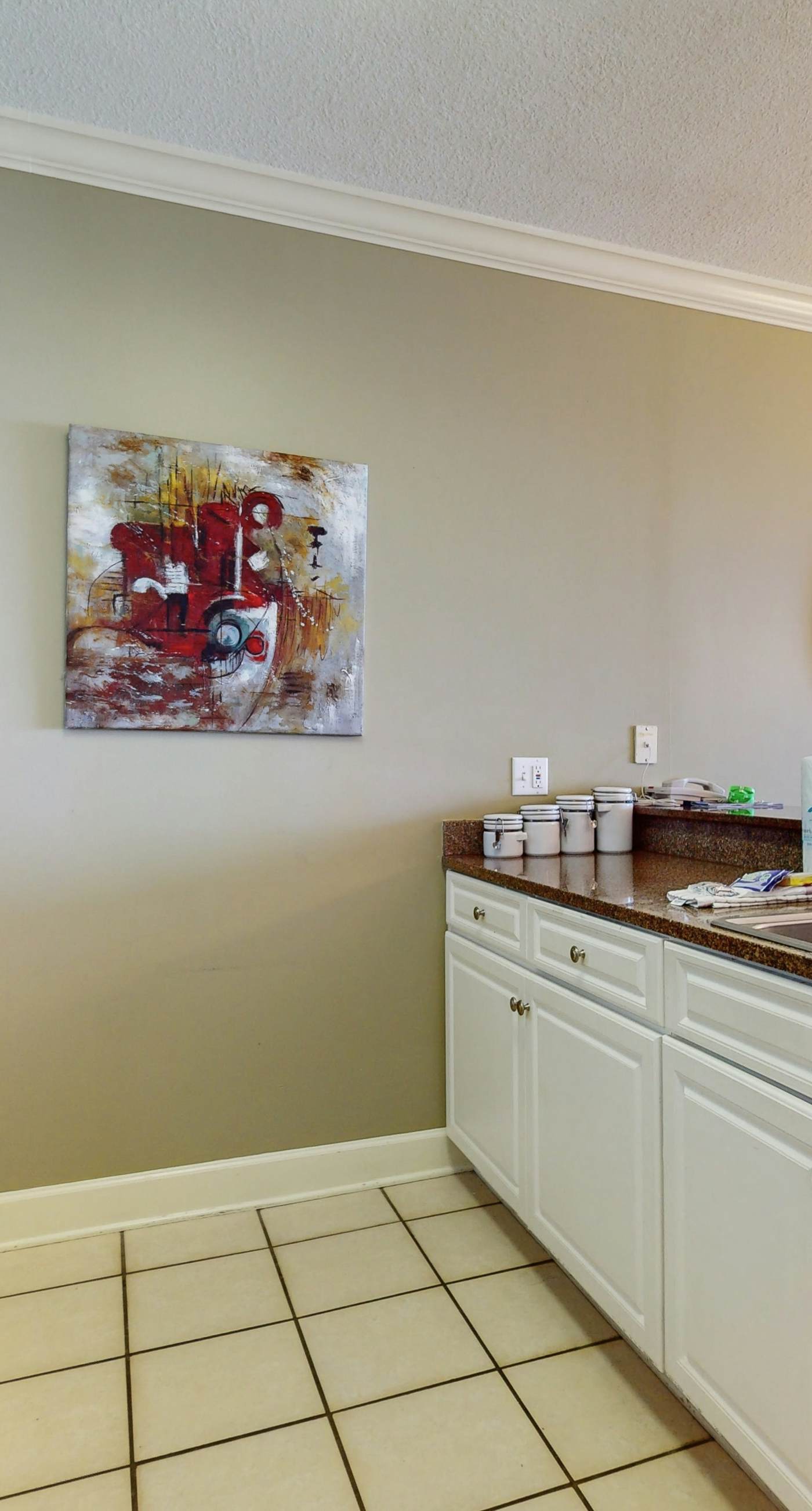 9th-floor, Gulf-front condo with balcony, pools, hot tubs, gym & beach access