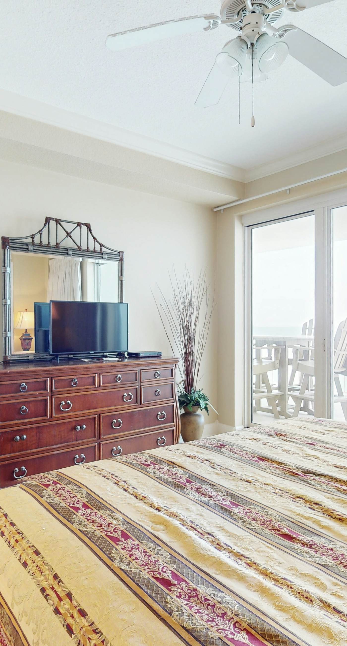 9th-floor, Gulf-front condo with balcony, pools, hot tubs, gym & beach access