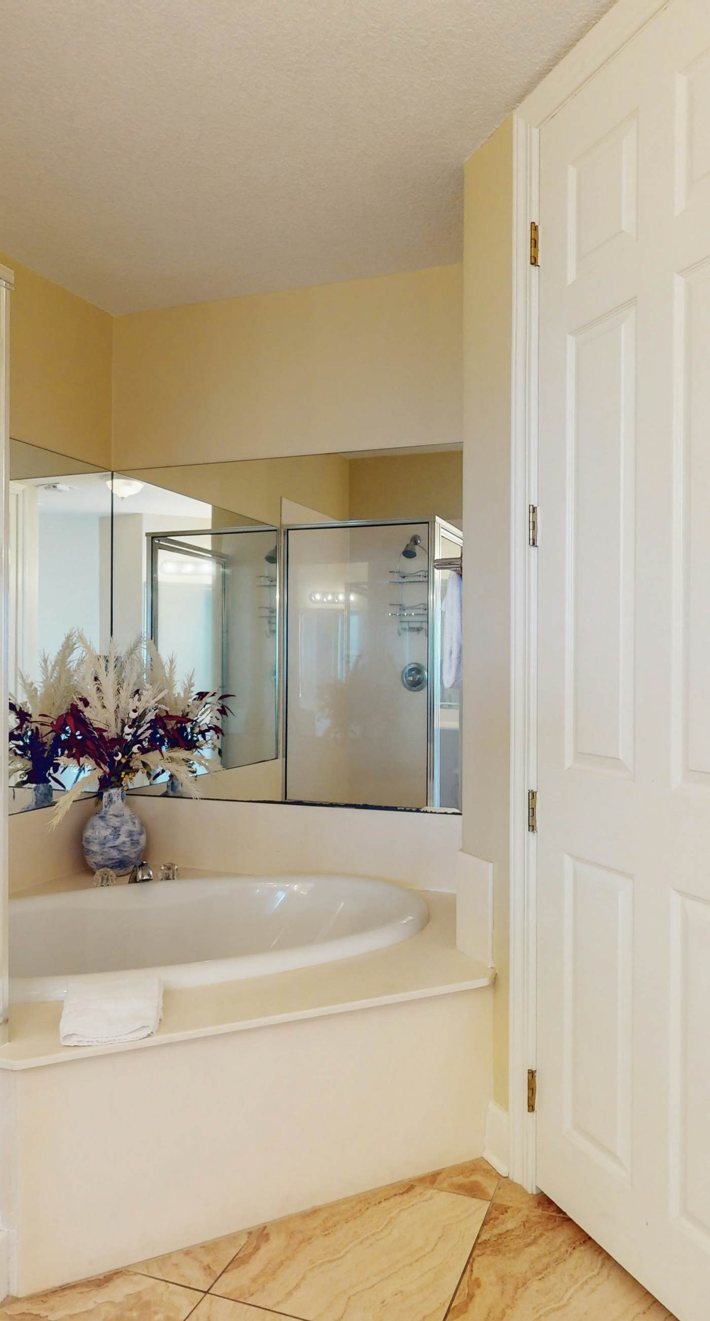 9th-floor, Gulf-front condo with balcony, pools, hot tubs, gym & beach access