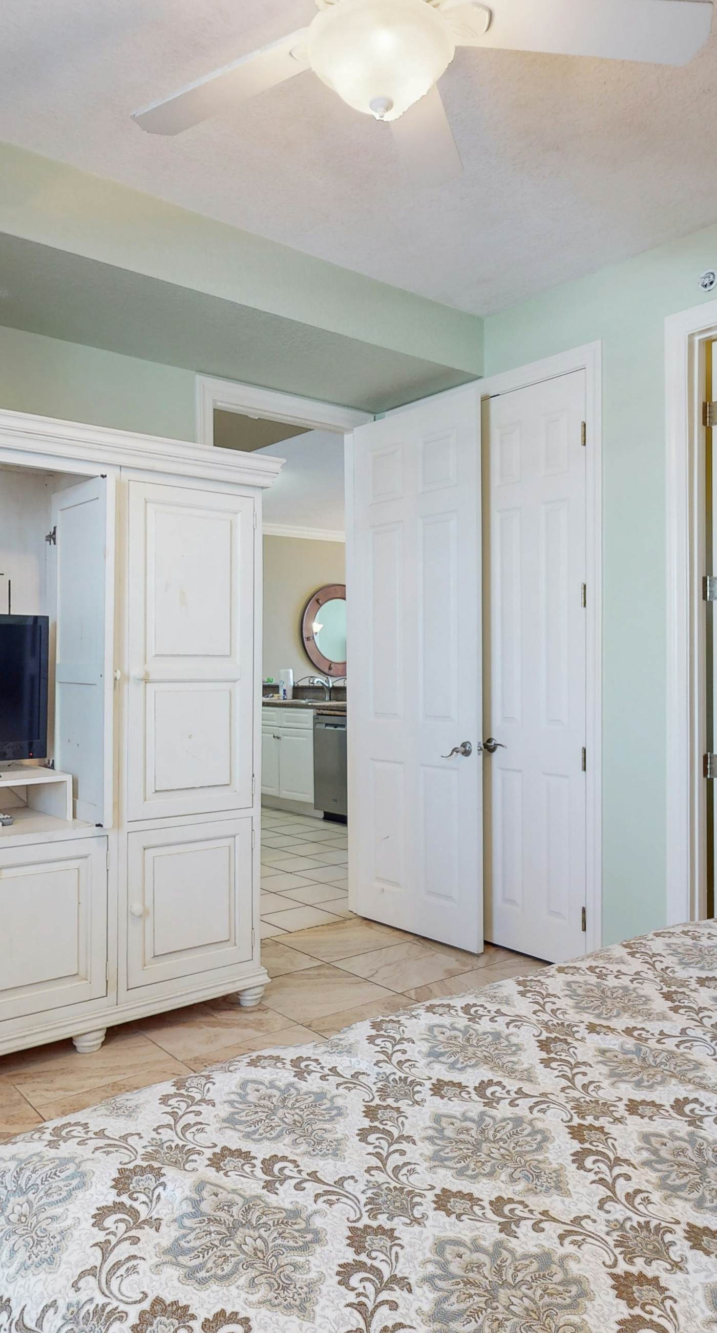 9th-floor, Gulf-front condo with balcony, pools, hot tubs, gym & beach access