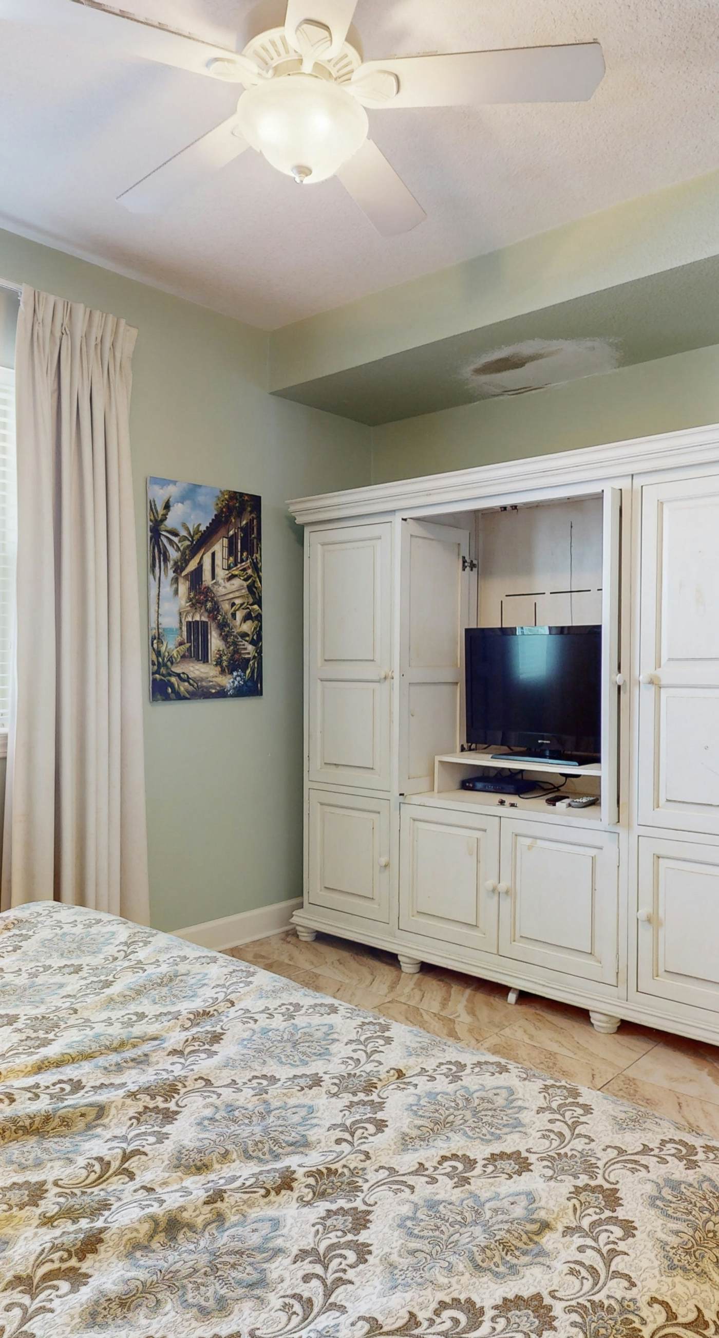 9th-floor, Gulf-front condo with balcony, pools, hot tubs, gym & beach access