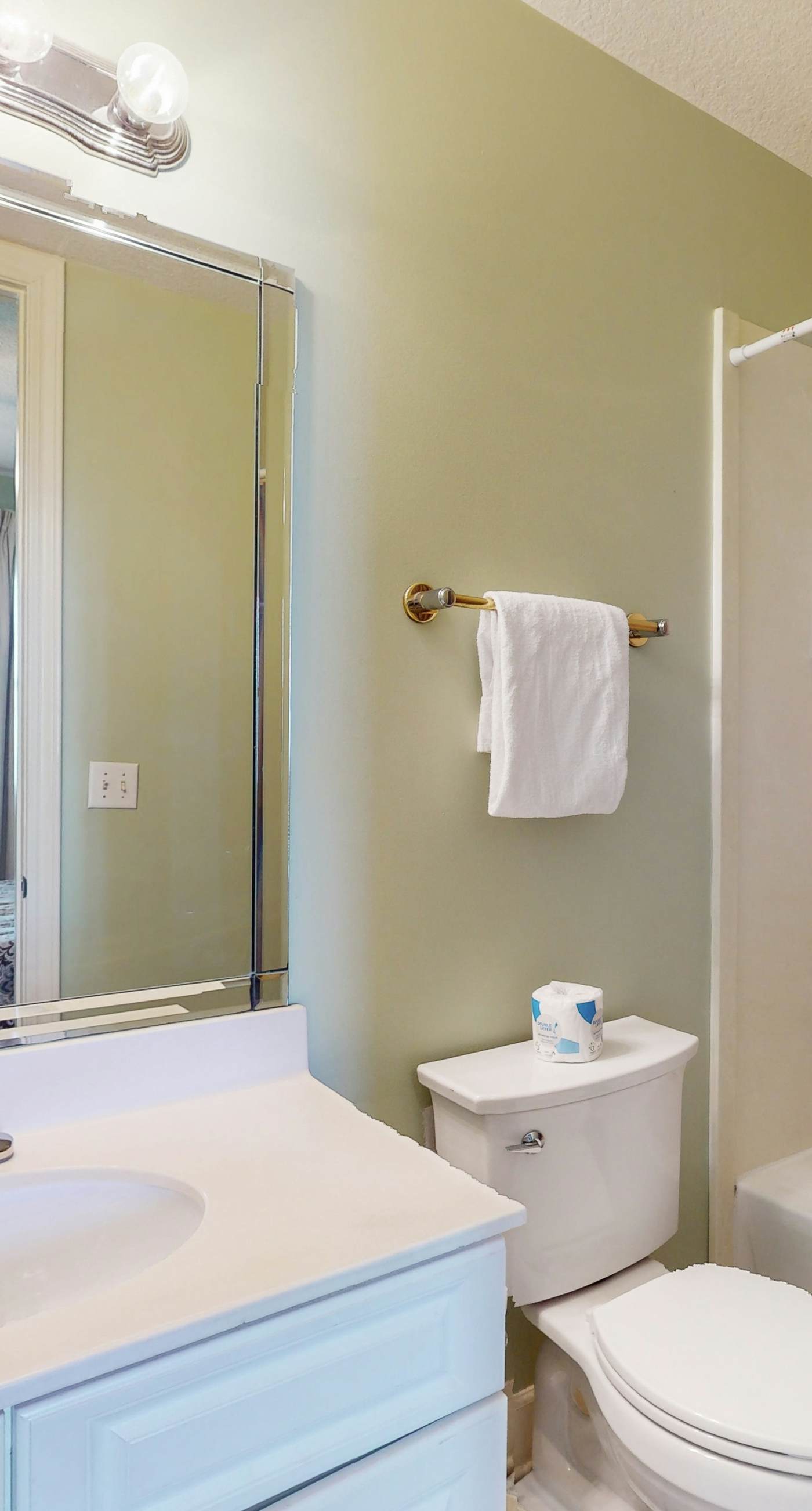 9th-floor, Gulf-front condo with balcony, pools, hot tubs, gym & beach access