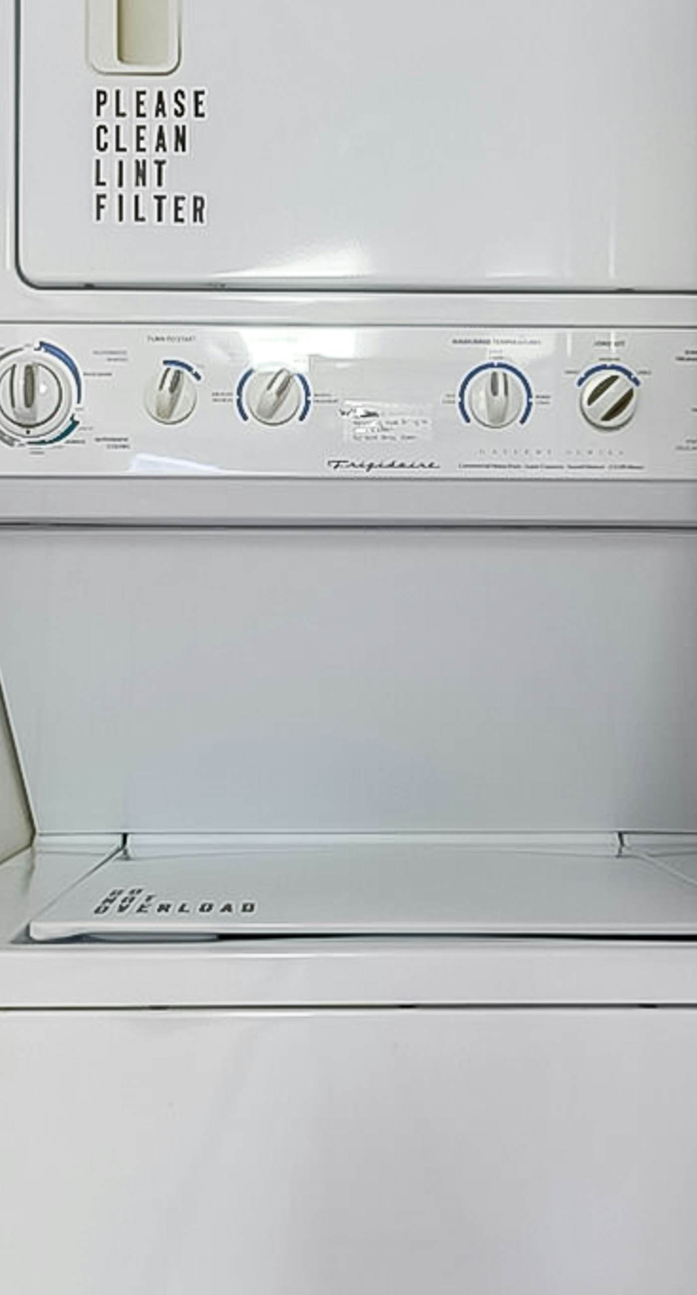 Fantastic beachside condo with pool, sauna, WiFi & central AC