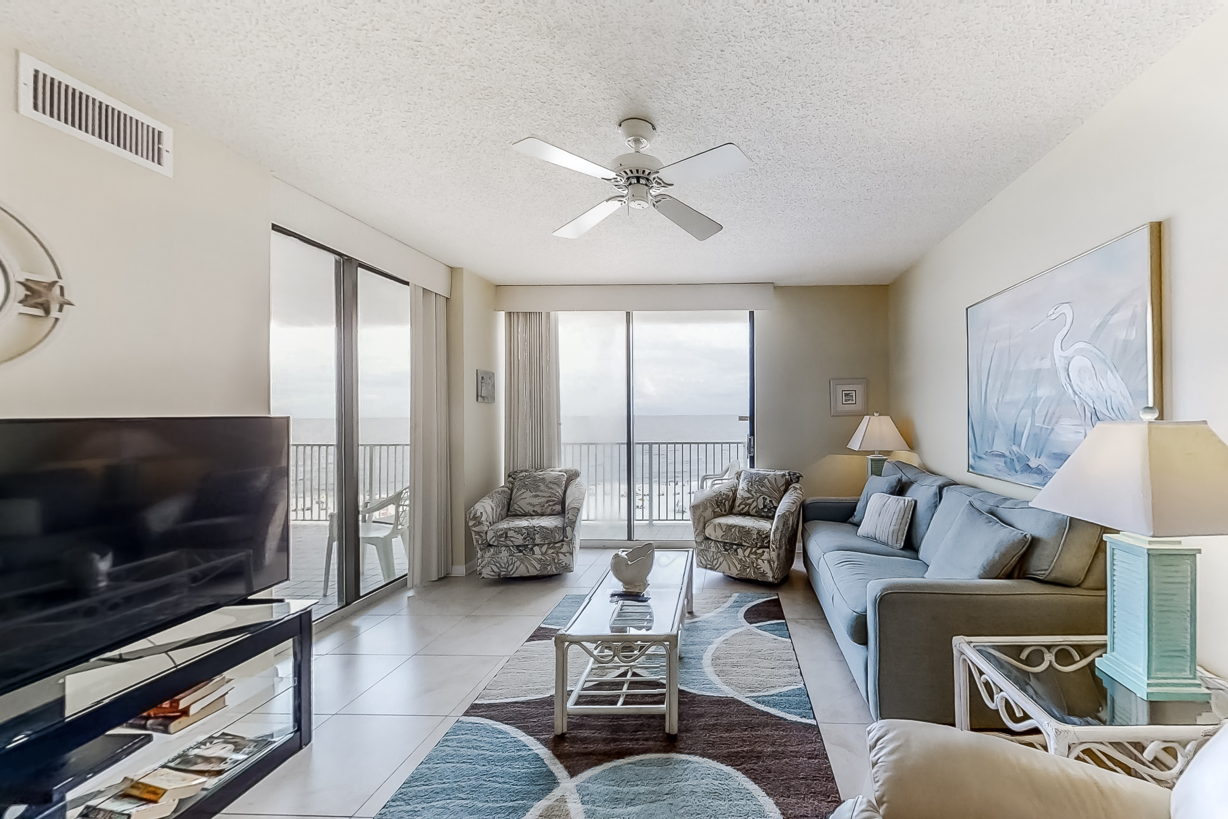 Fun, beachy condo in Gulf-front complex with pool & tennis court