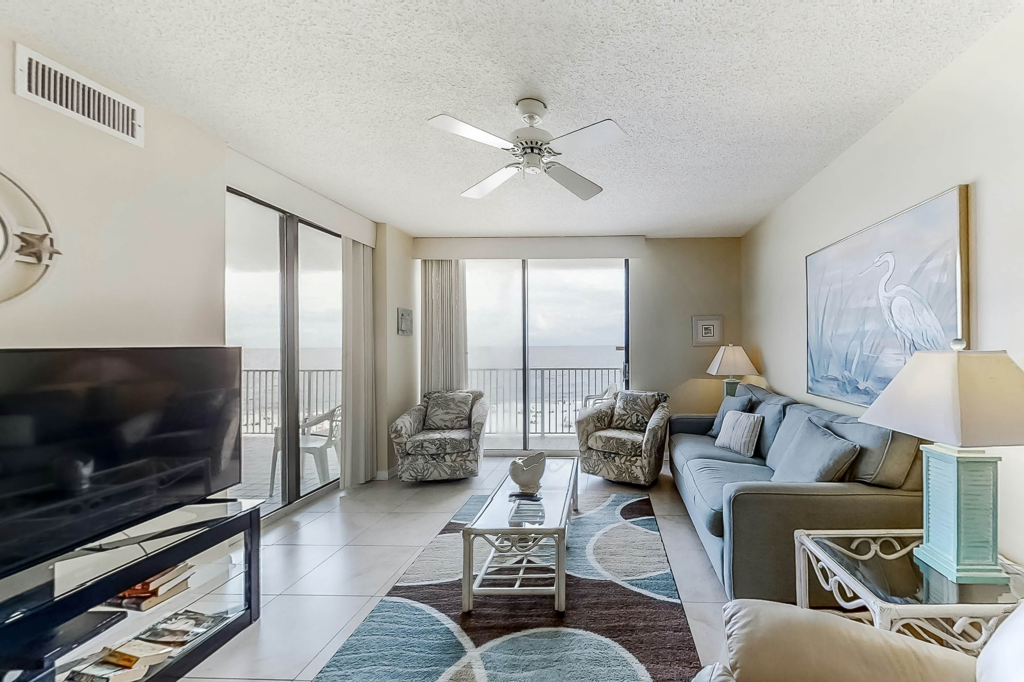 Fun, beachy condo in Gulf-front complex with pool & tennis court