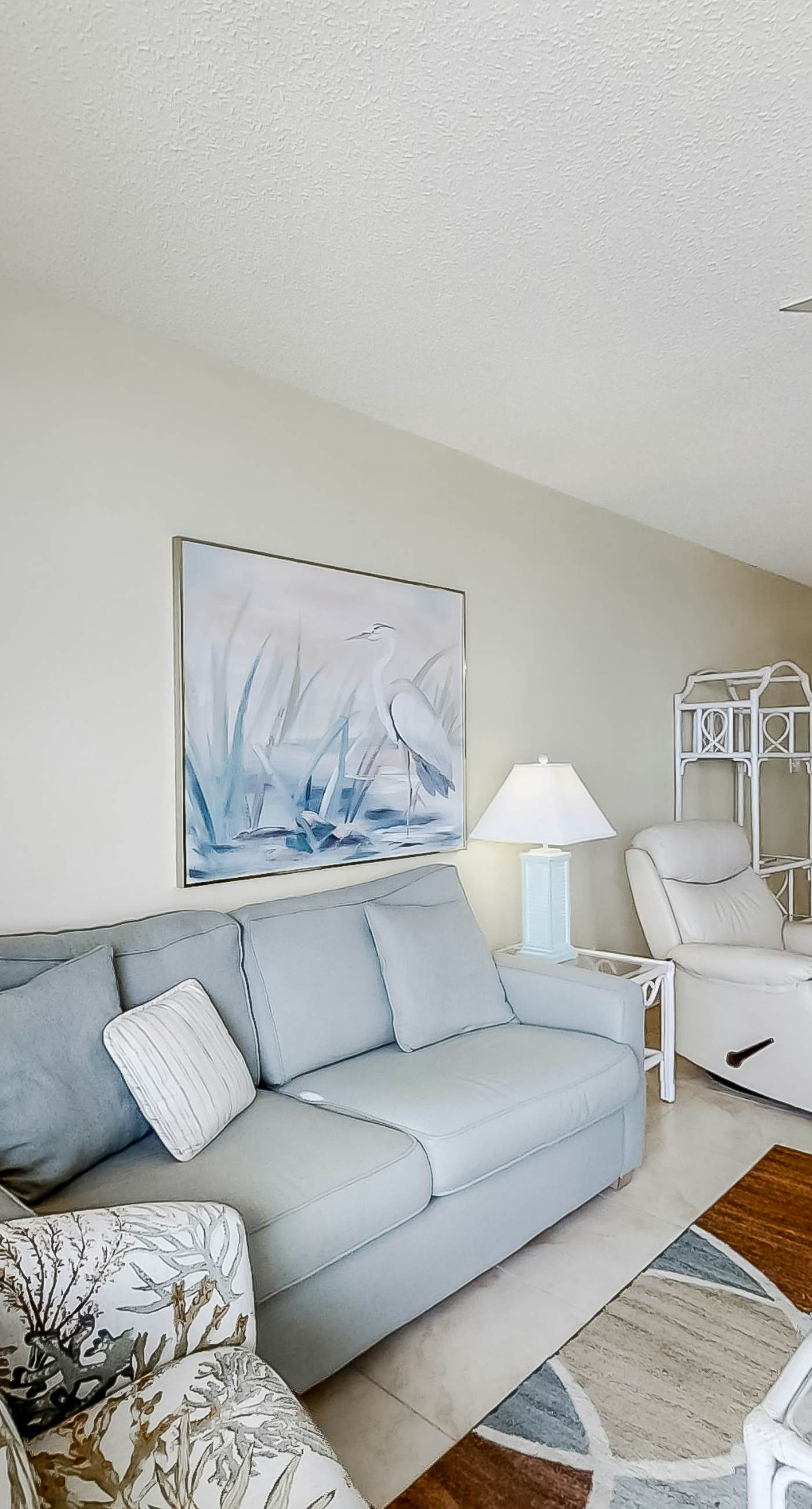 Fun, beachy condo in Gulf-front complex with pool & tennis court