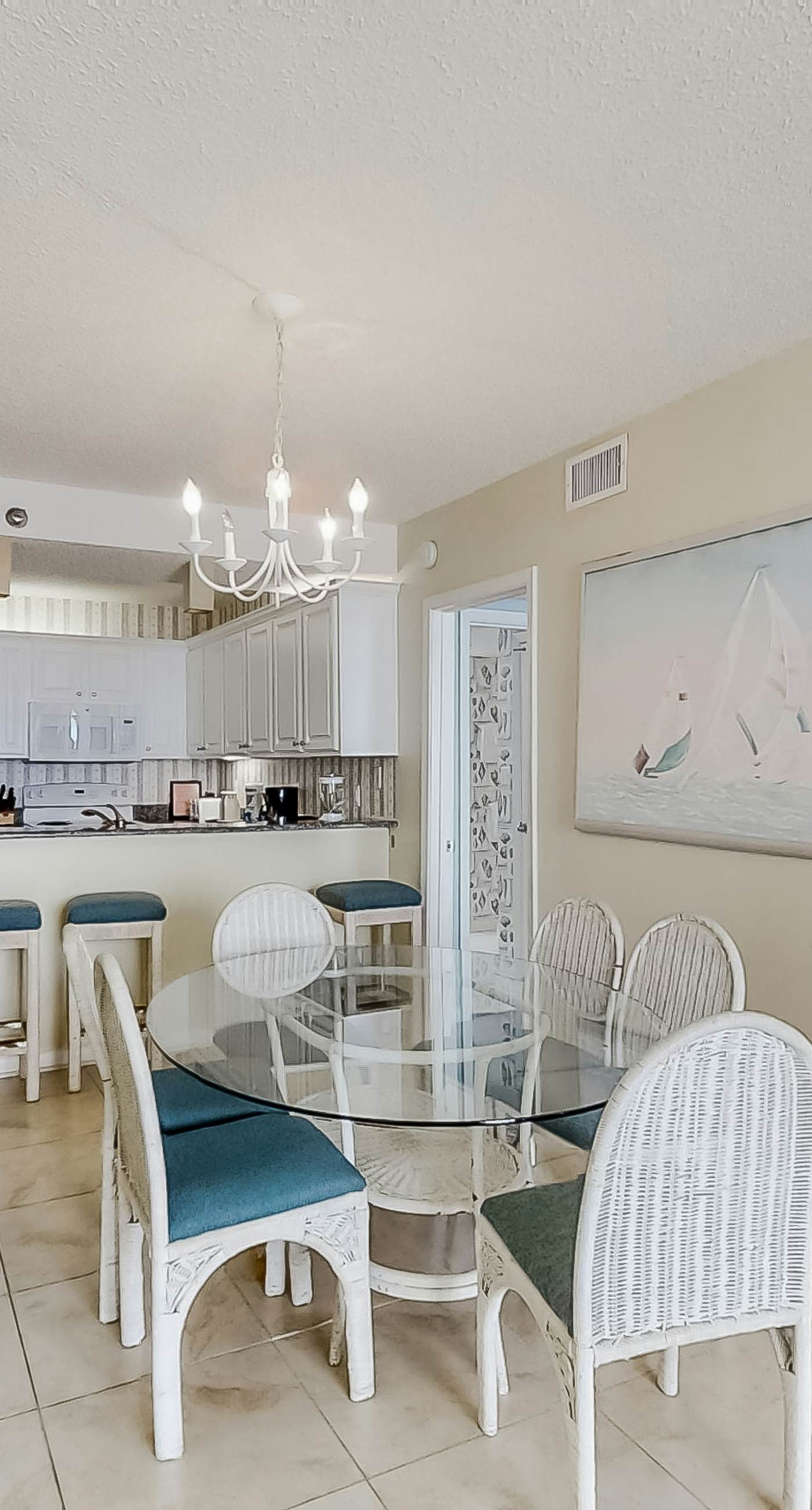 Fun, beachy condo in Gulf-front complex with pool & tennis court