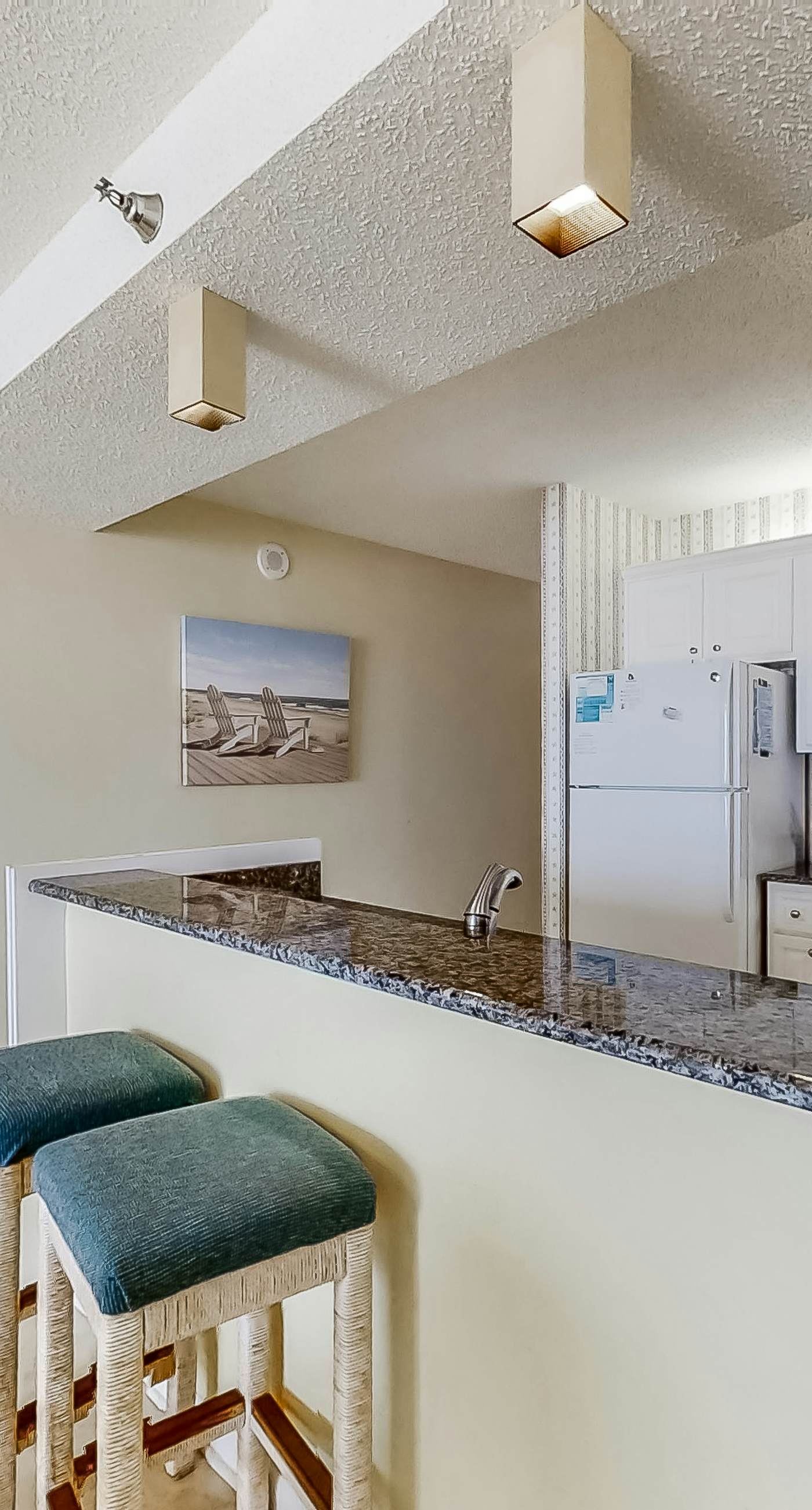 Fun, beachy condo in Gulf-front complex with pool & tennis court