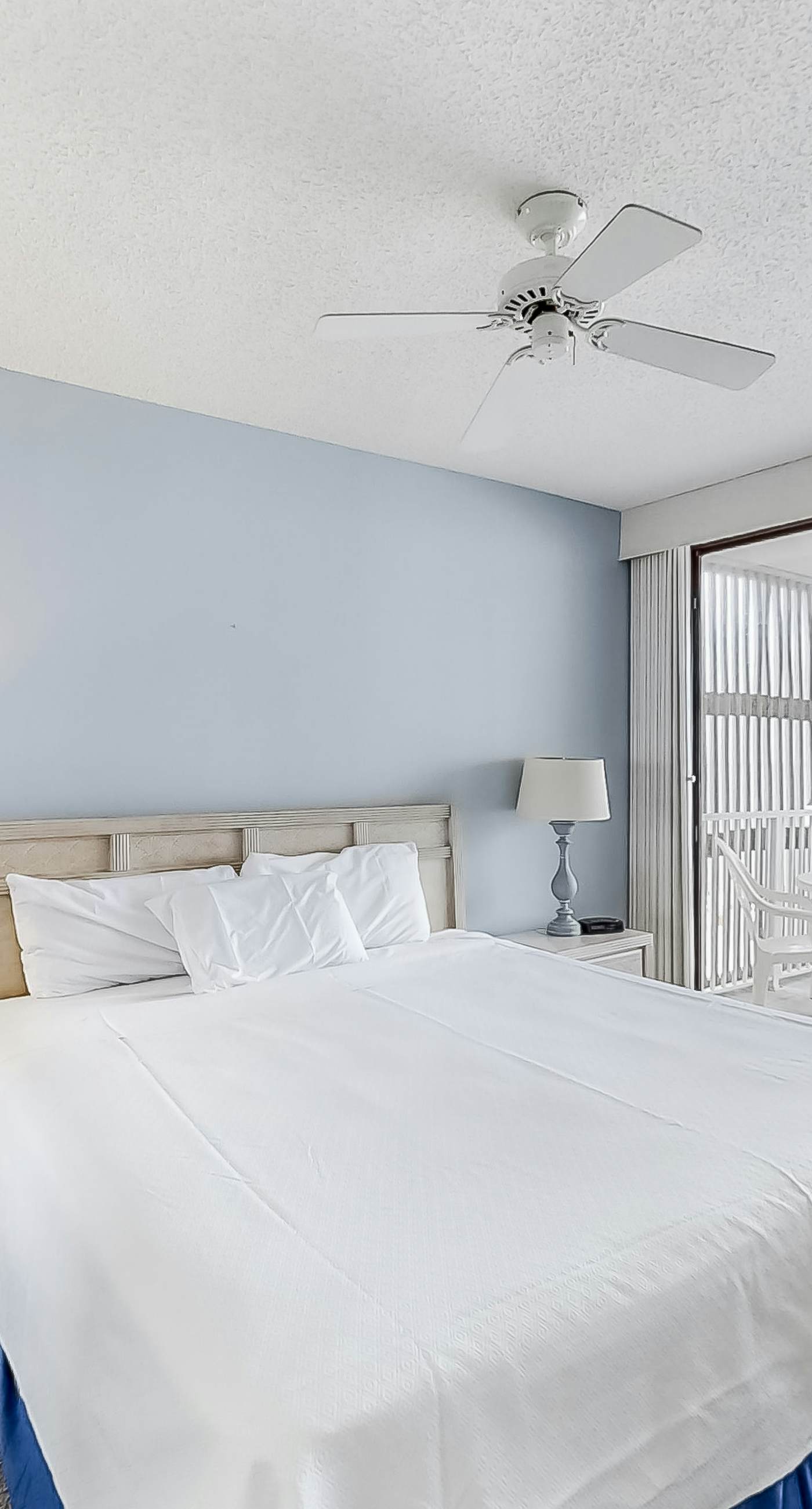 Fun, beachy condo in Gulf-front complex with pool & tennis court