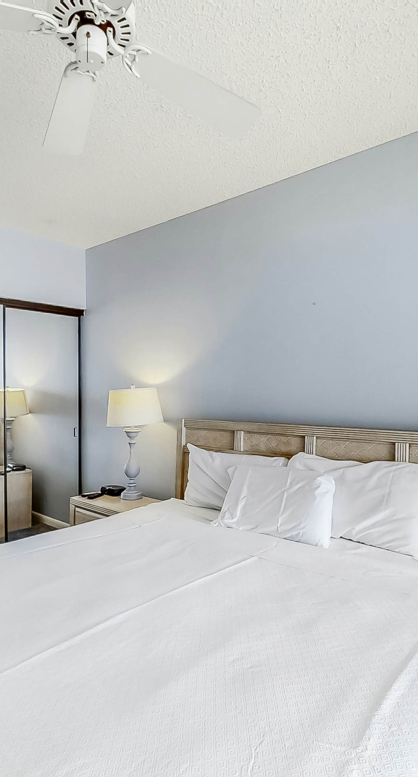 Fun, beachy condo in Gulf-front complex with pool & tennis court