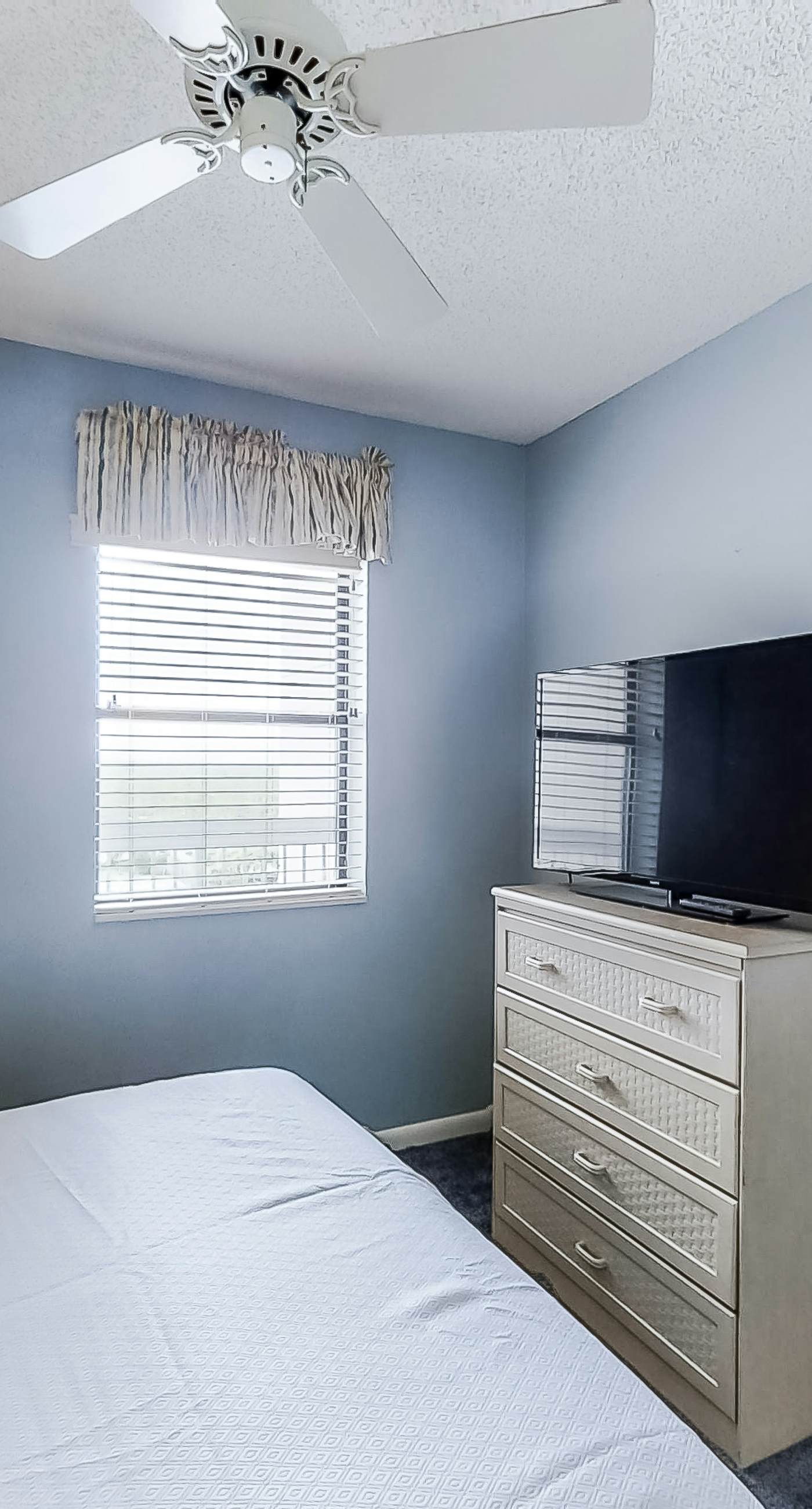 Fun, beachy condo in Gulf-front complex with pool & tennis court