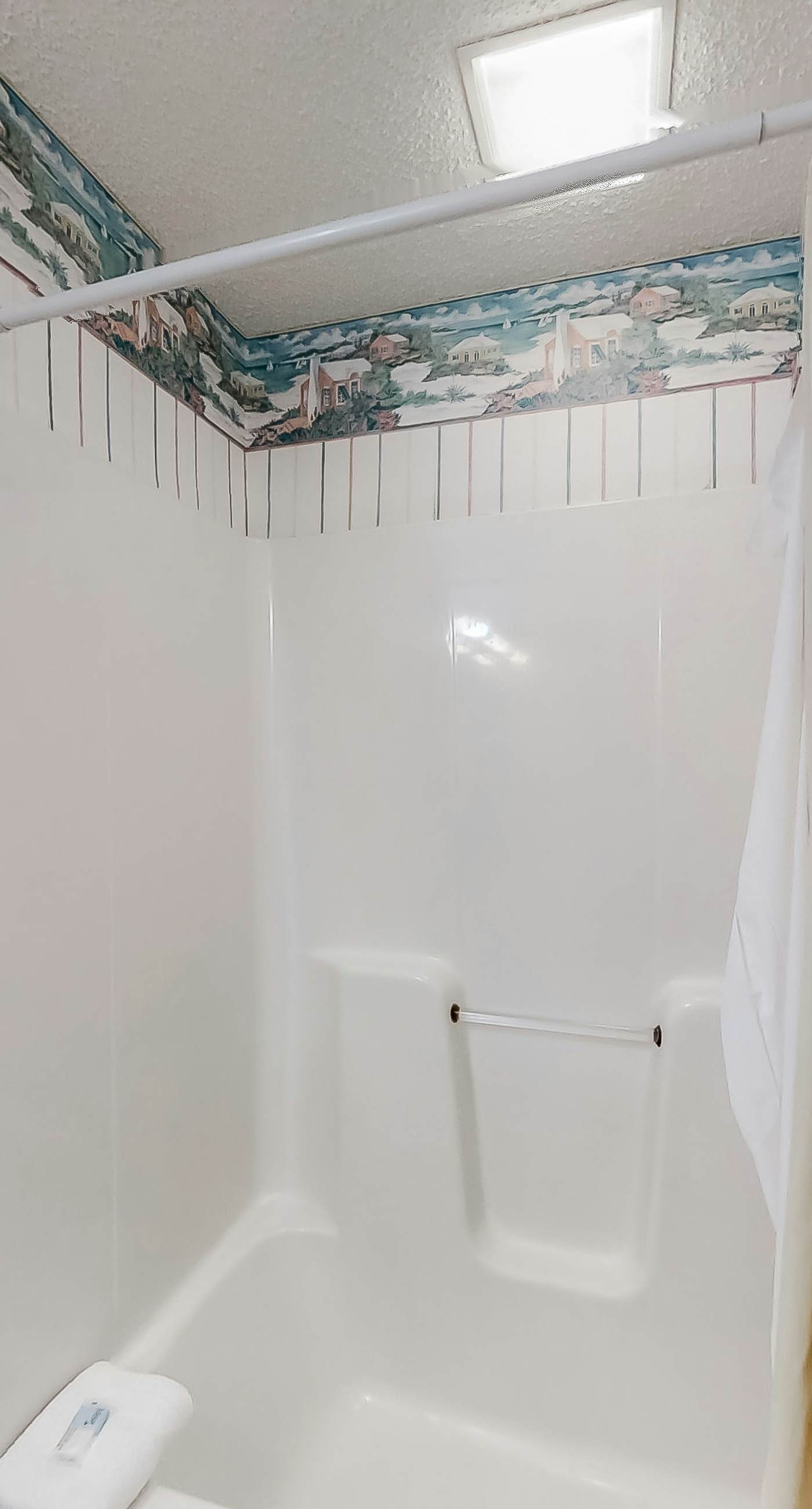 Fun, beachy condo in Gulf-front complex with pool & tennis court