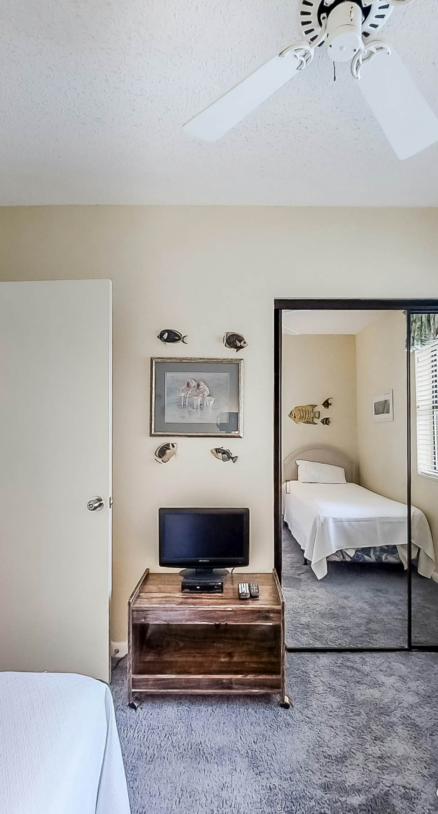 Fun, beachy condo in Gulf-front complex with pool & tennis court