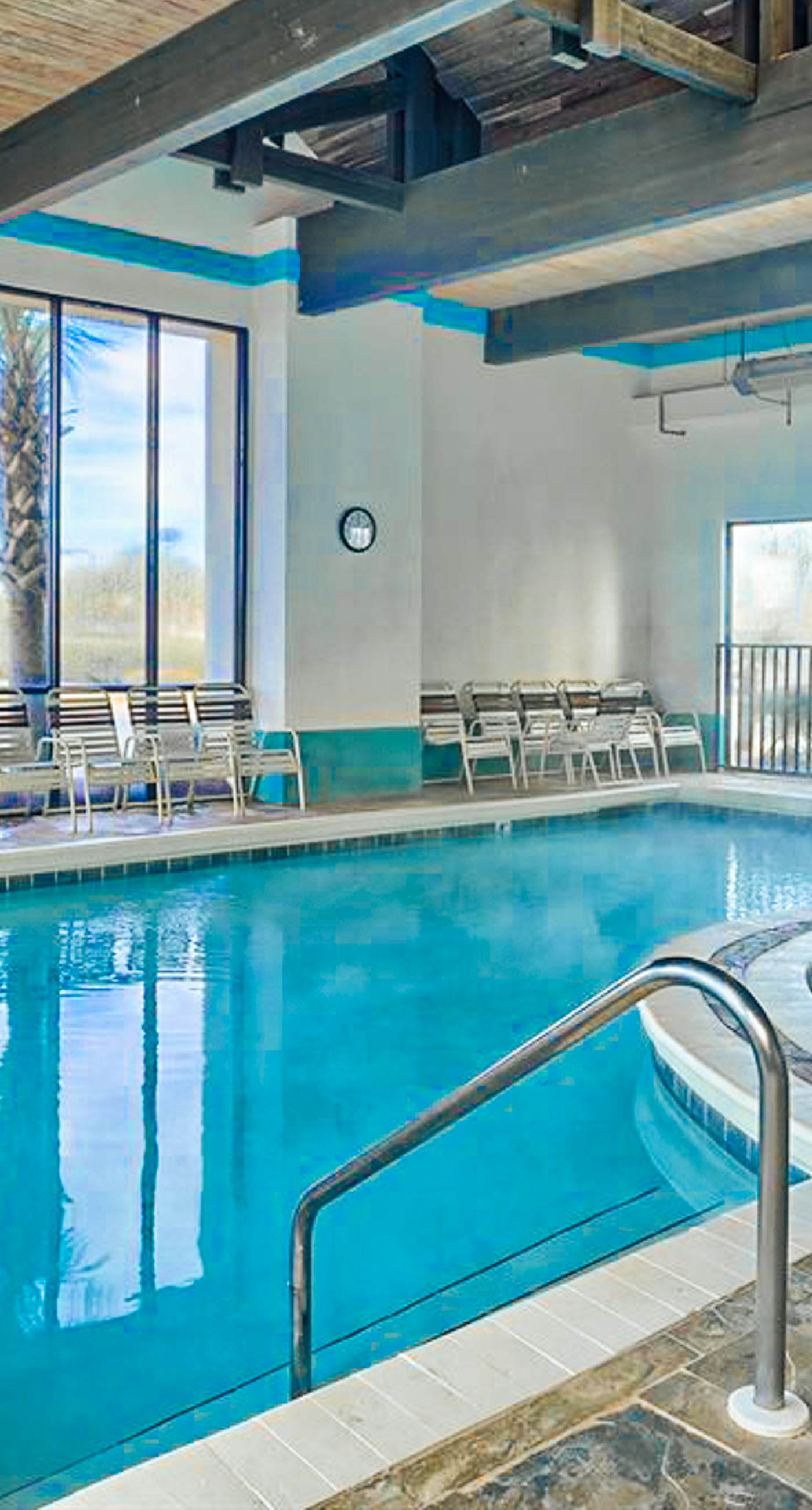 Fun, beachy condo in Gulf-front complex with pool & tennis court